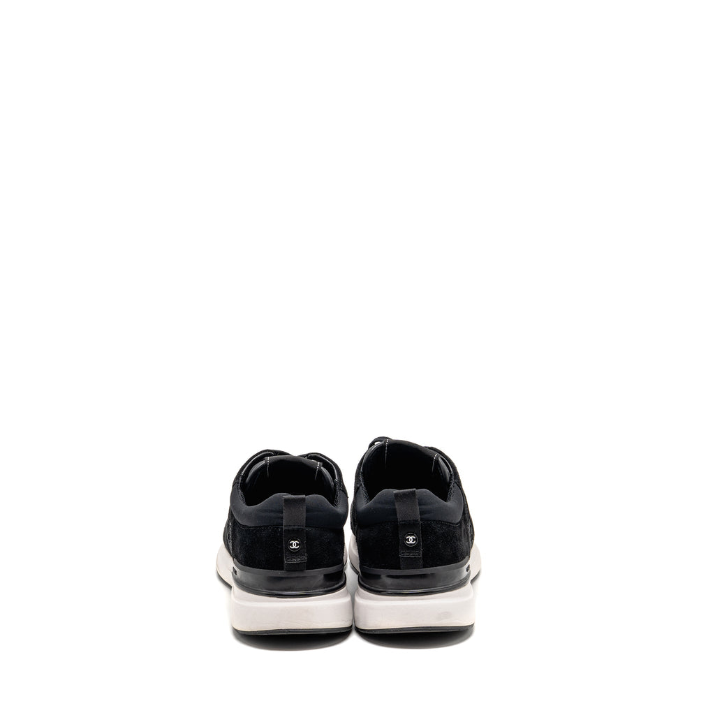 CHANEL CC LOGO SNEAKERS SUEDE / MESH BLACK / WHITE
