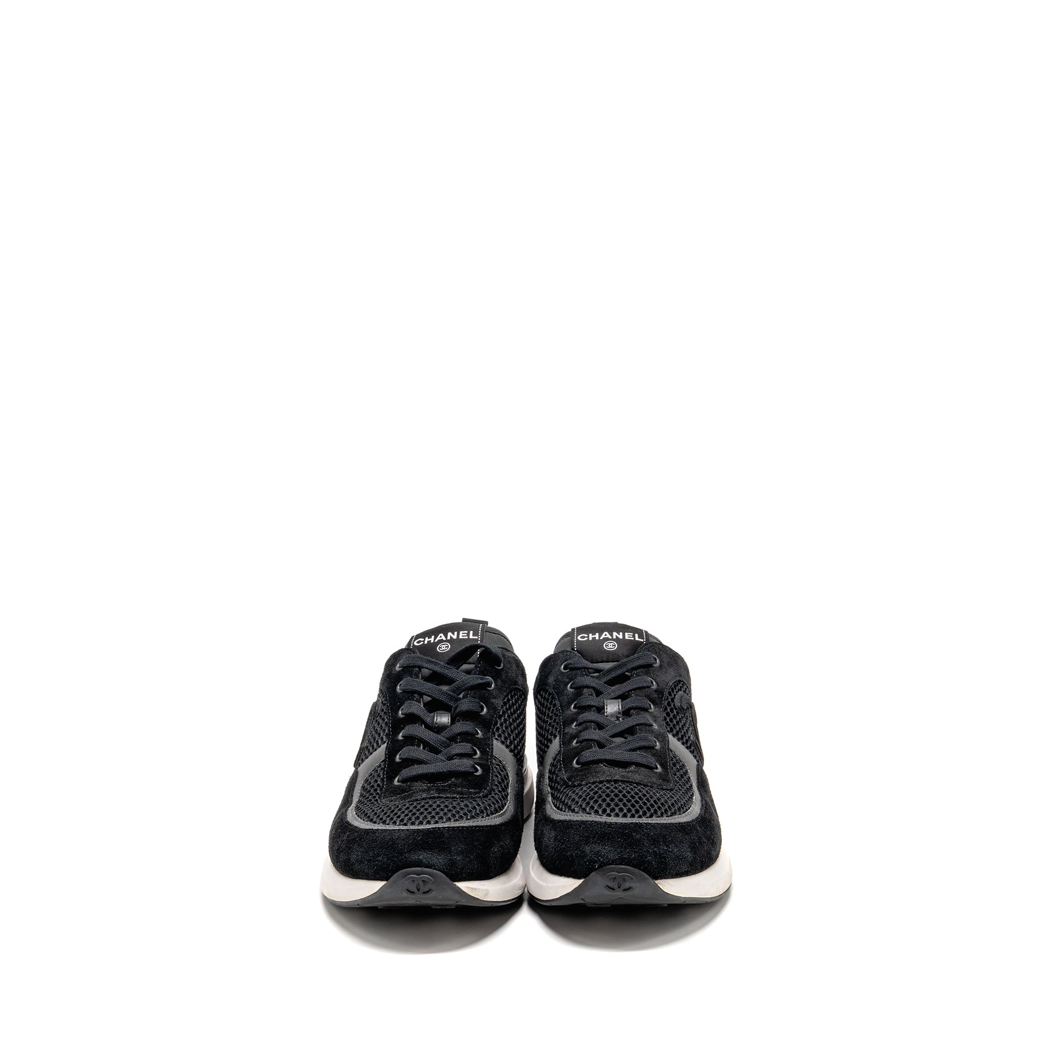 CHANEL CC LOGO SNEAKERS SUEDE / MESH BLACK / WHITE