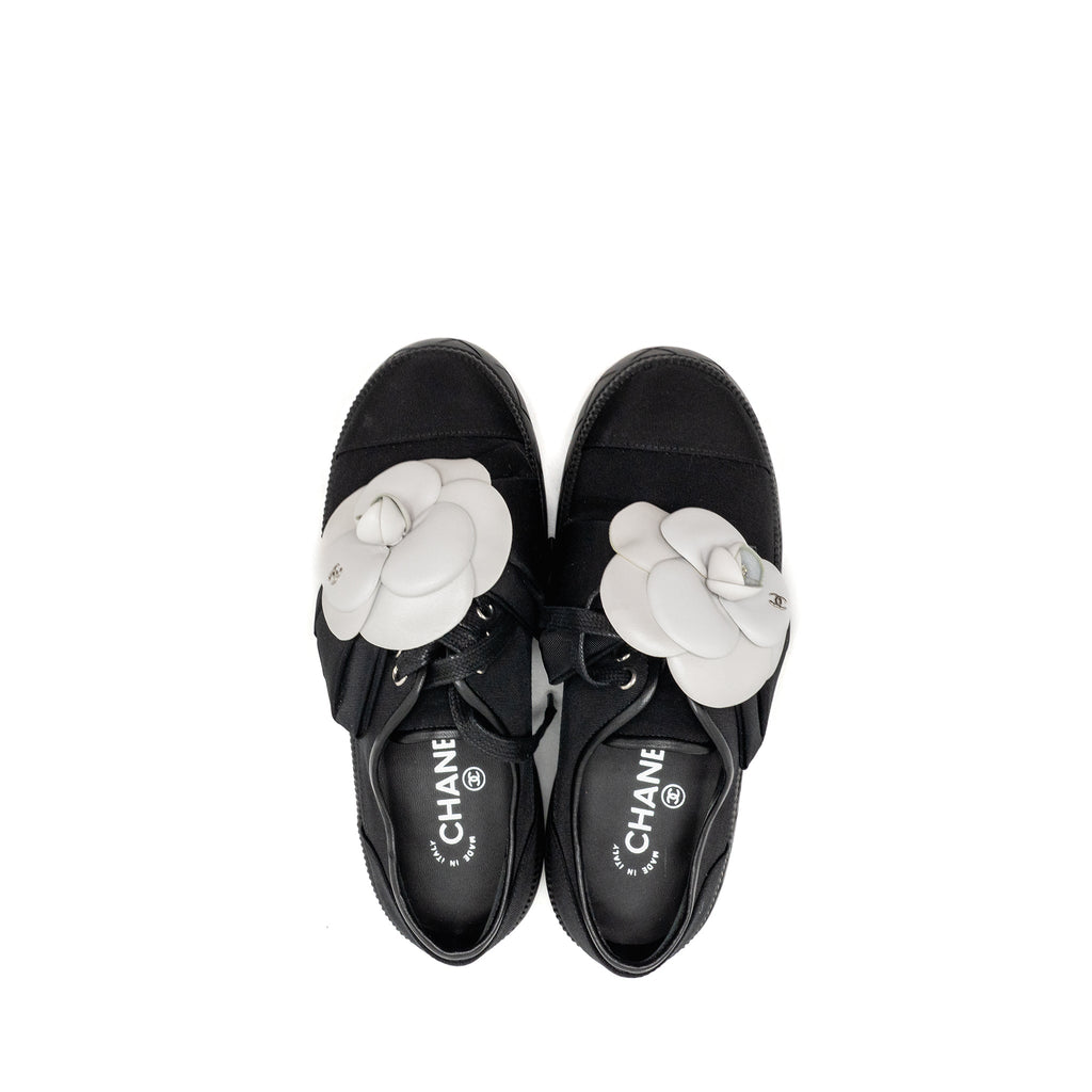 CHANEL CAMELLIA LOAFER BLACK/WHITE