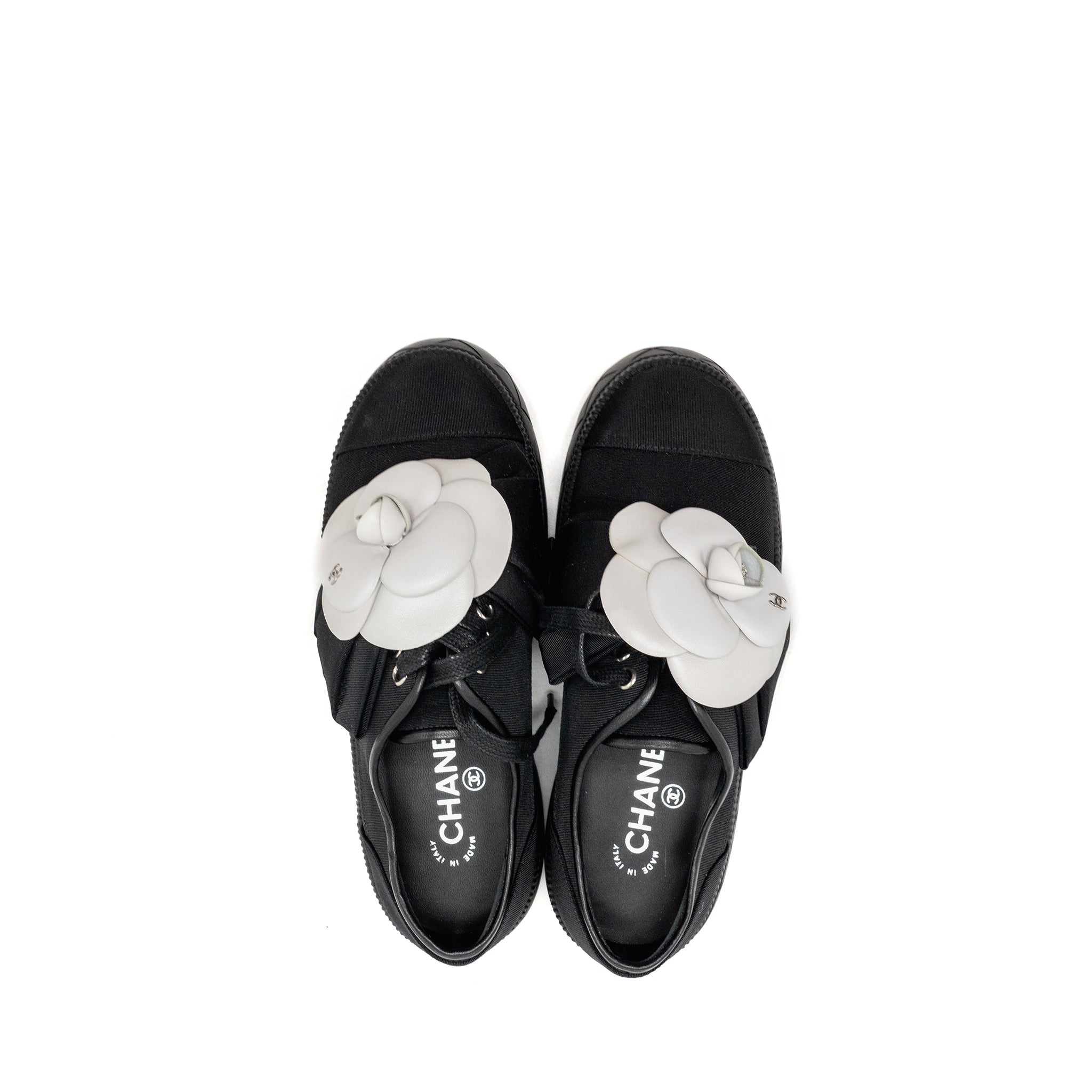 CHANEL CAMELLIA LOAFER BLACK/WHITE