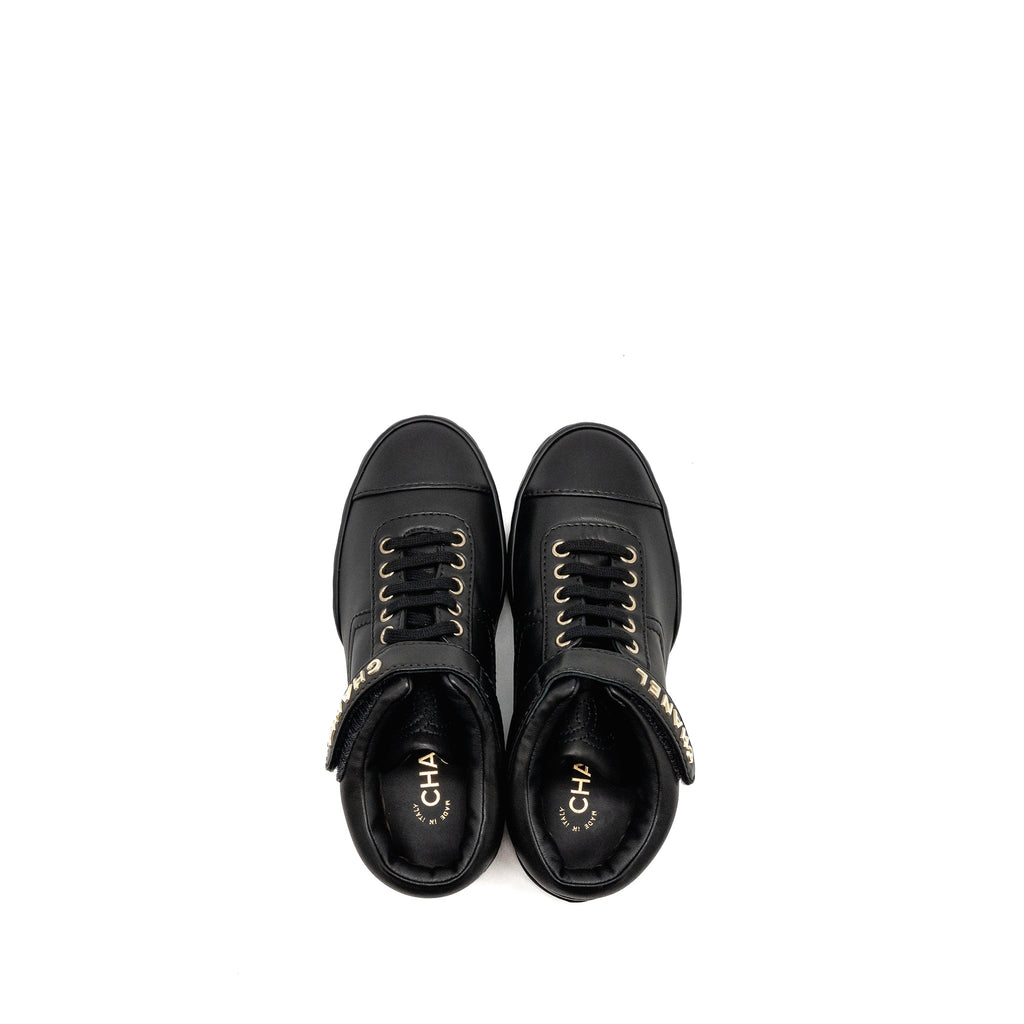 CHANEL 23A LETTER LOGO SNEAKERS LAMBSKIN BLACK LGHW