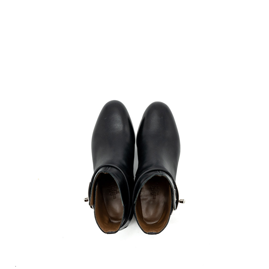 HERMES NEO ANKLE BOOTS WITH KELLY BUCKLE CALFSKIN BLACK SHW
