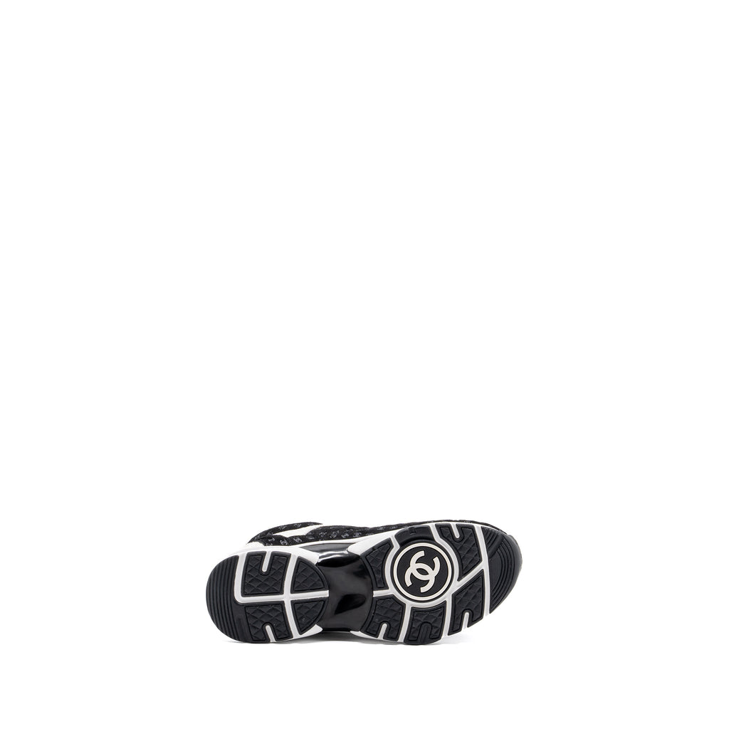 CHANEL CC LOGO PRINTED TRAINER/SNEAKER SUEDE BLACK/WHITE