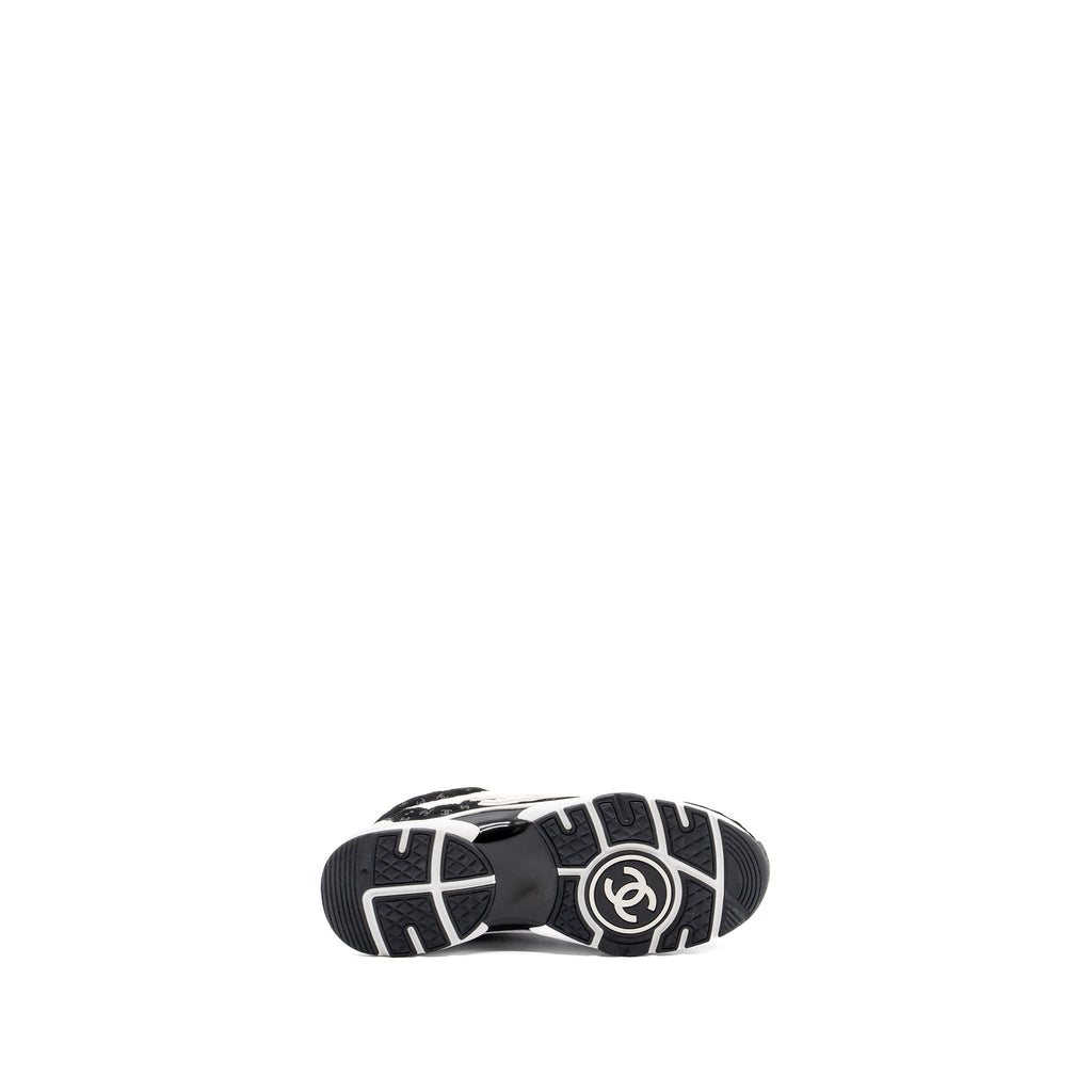 CHANEL CC LOGO PRINTED TRAINER/SNEAKER SUEDE BLACK/WHITE