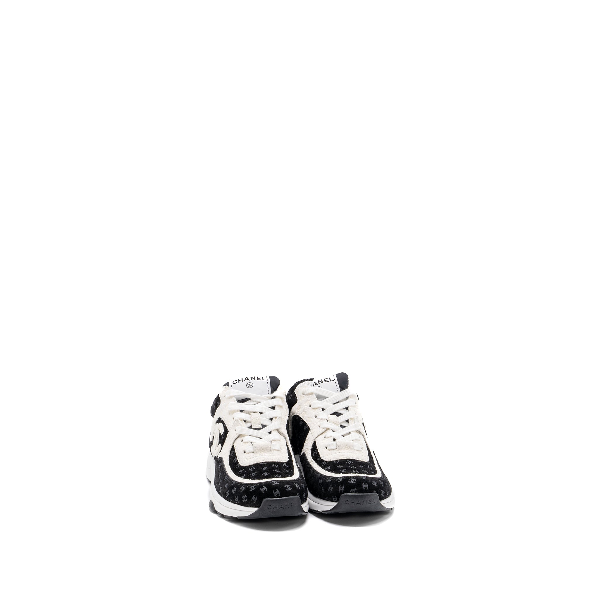 CHANEL CC LOGO PRINTED TRAINER/SNEAKER SUEDE BLACK/WHITE