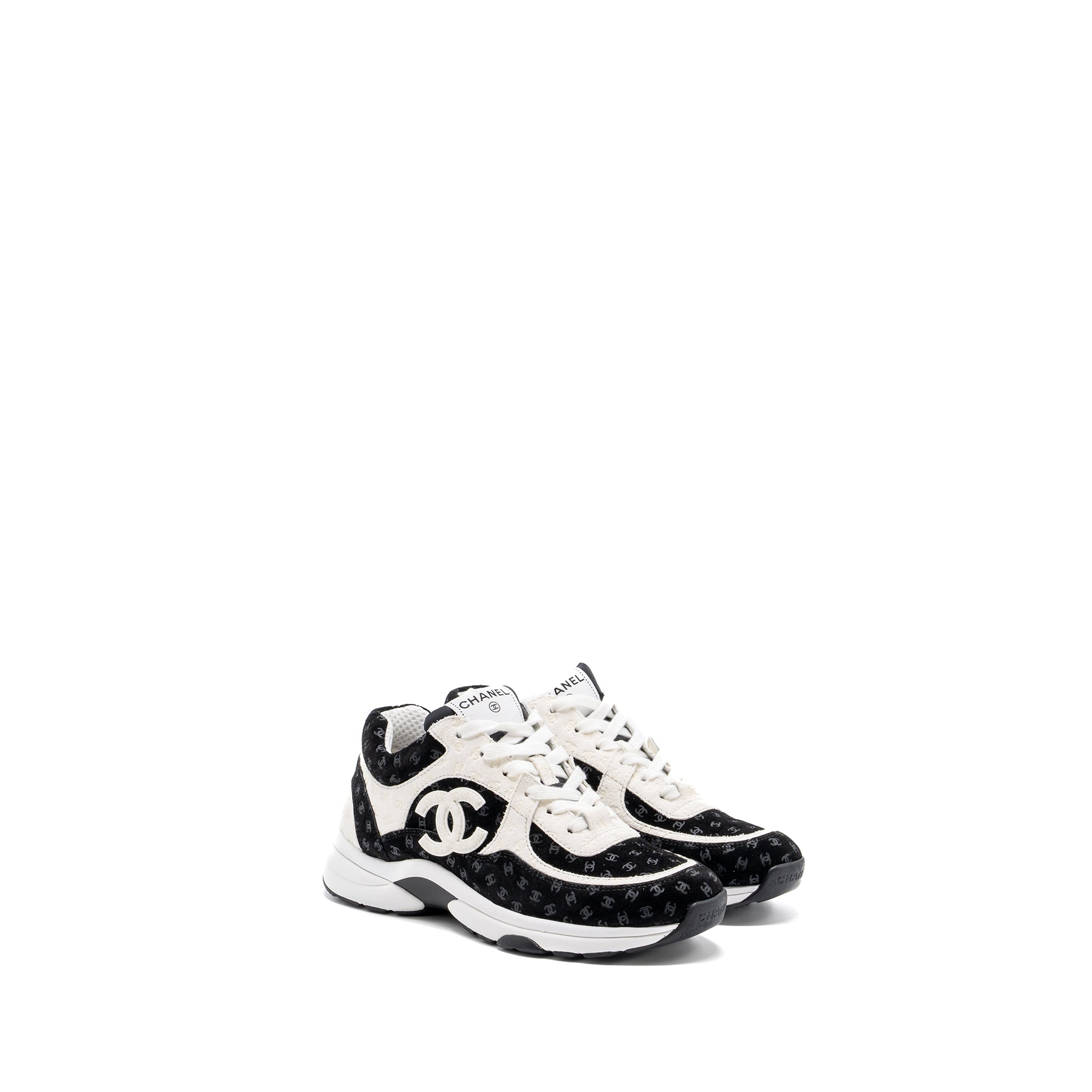 CHANEL CC LOGO PRINTED TRAINER/SNEAKER SUEDE BLACK/WHITE