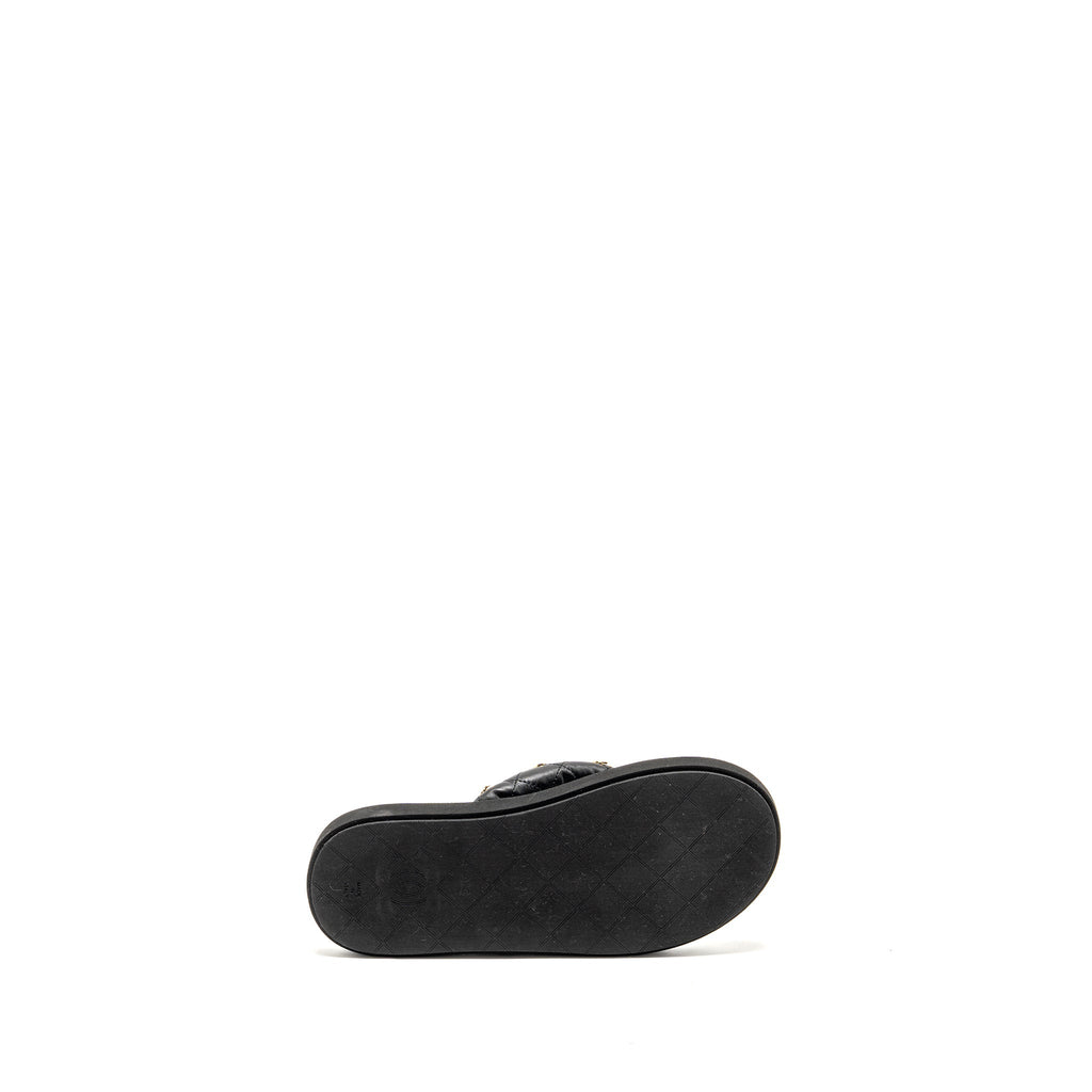 CHANEL 23P QUILTED CHARMS PADDED FLIP FLOPS/SANDALS LAMBSKIN BLACK