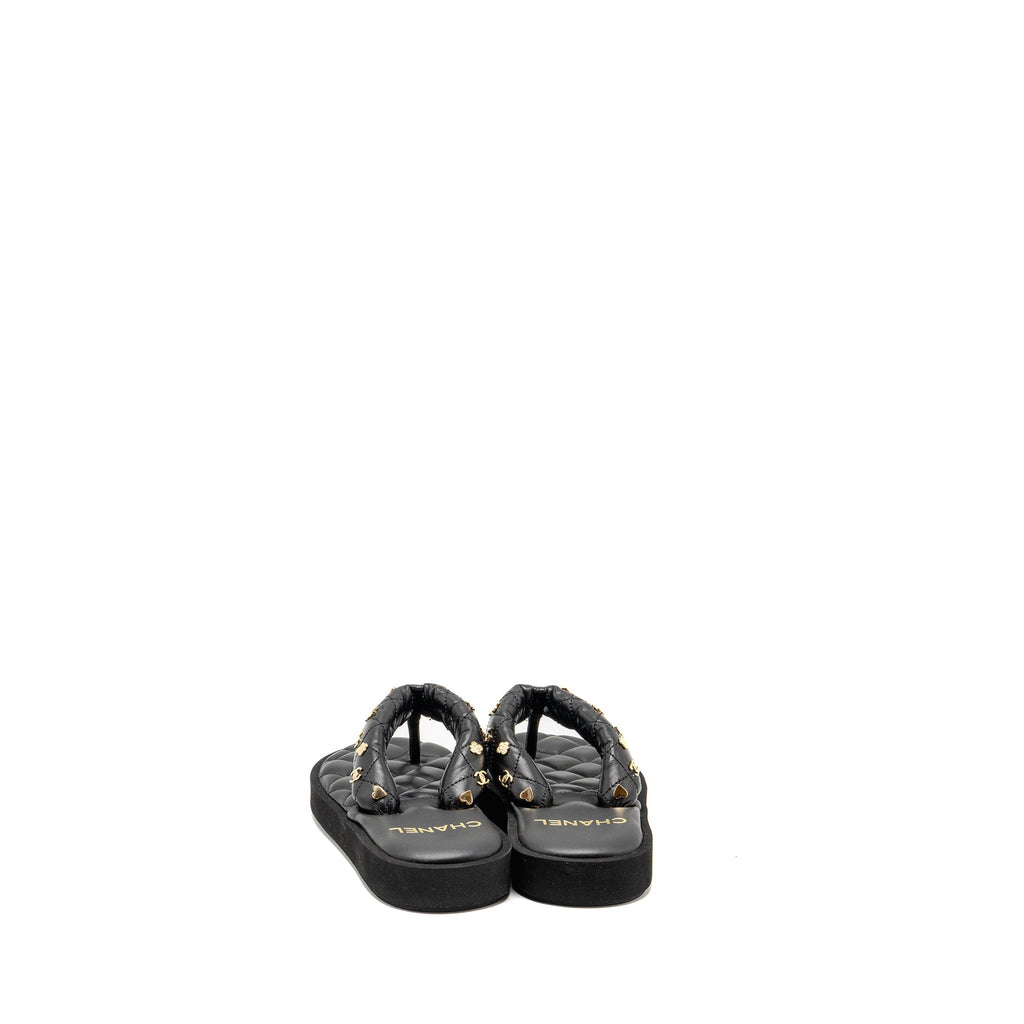 CHANEL 23P QUILTED CHARMS PADDED FLIP FLOPS/SANDALS LAMBSKIN BLACK