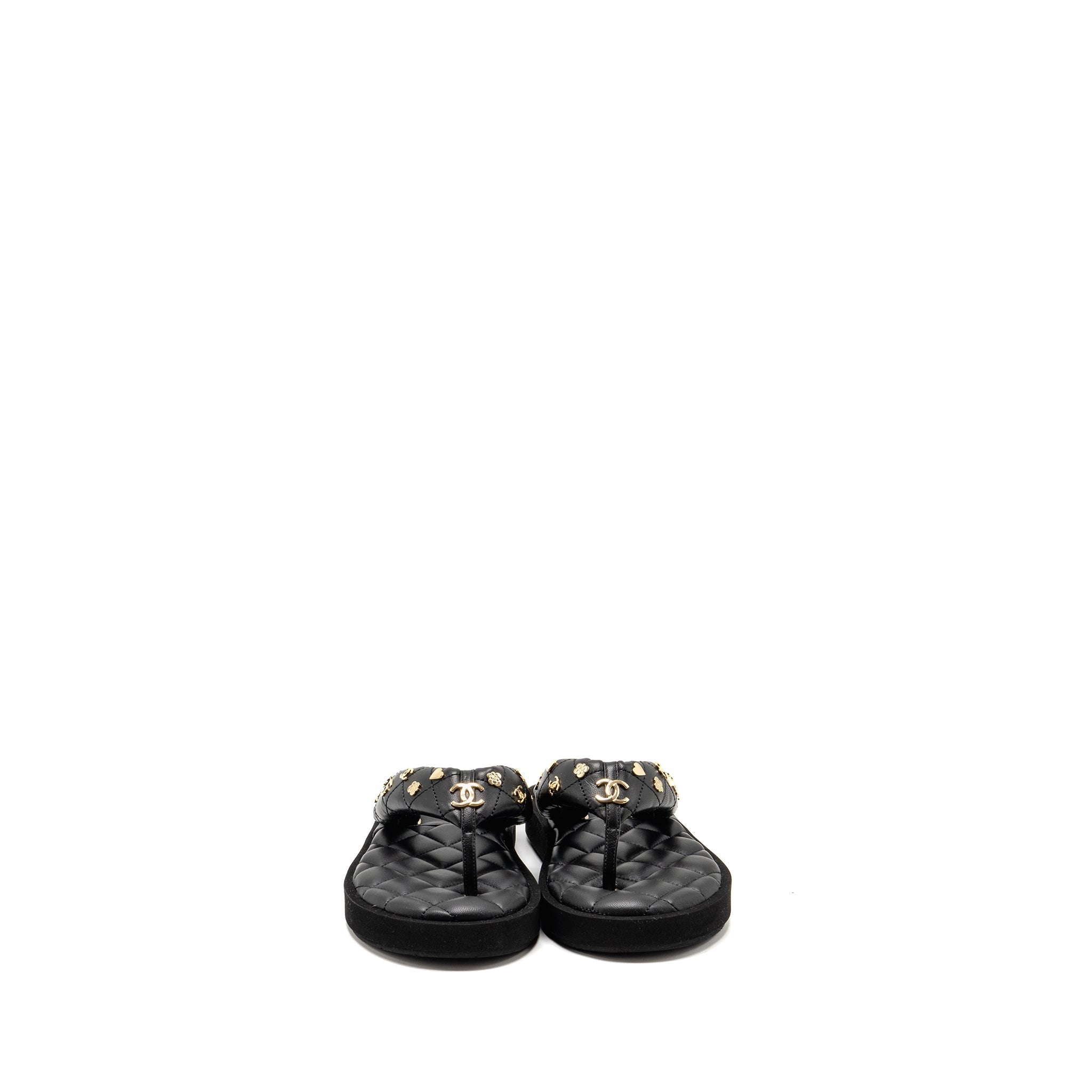 CHANEL 23P QUILTED CHARMS PADDED FLIP FLOPS/SANDALS LAMBSKIN BLACK