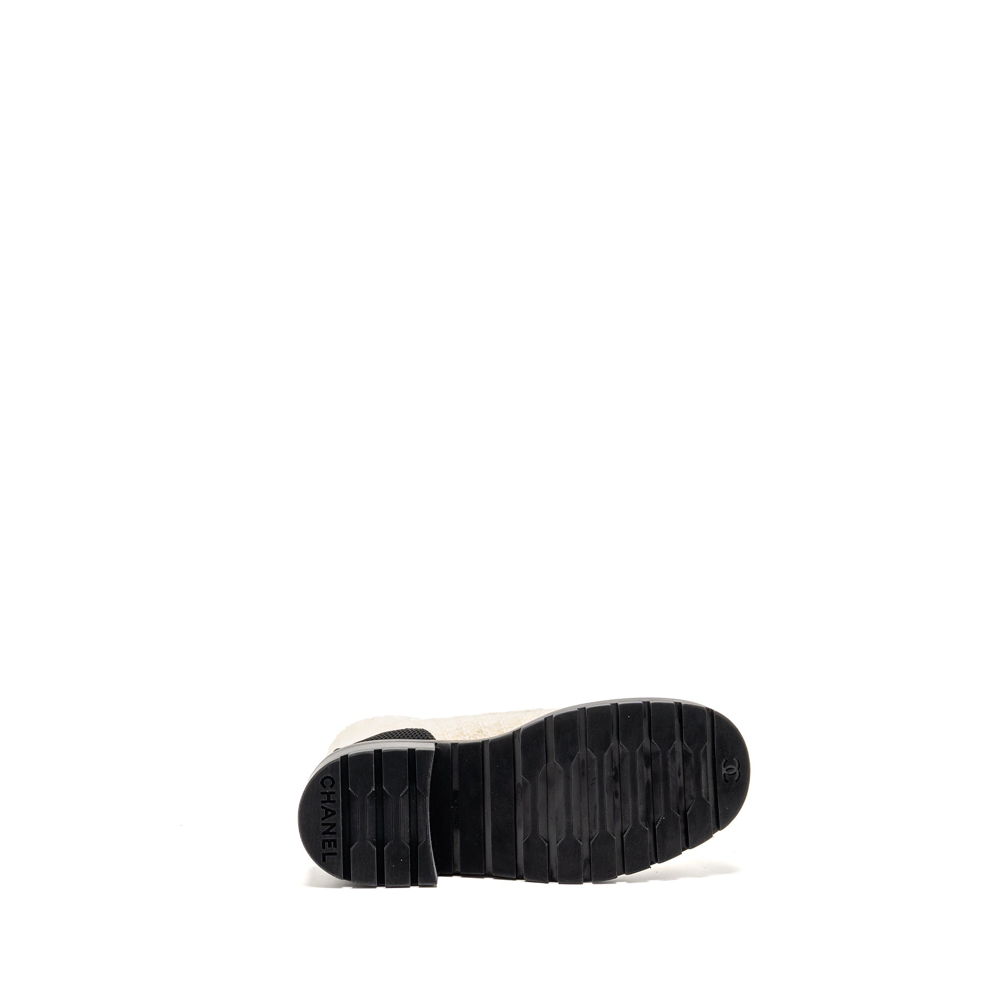 CHANEL 22K LACE-UPS WOOL TWEED/FABRIC IVORY/BLACK GHW