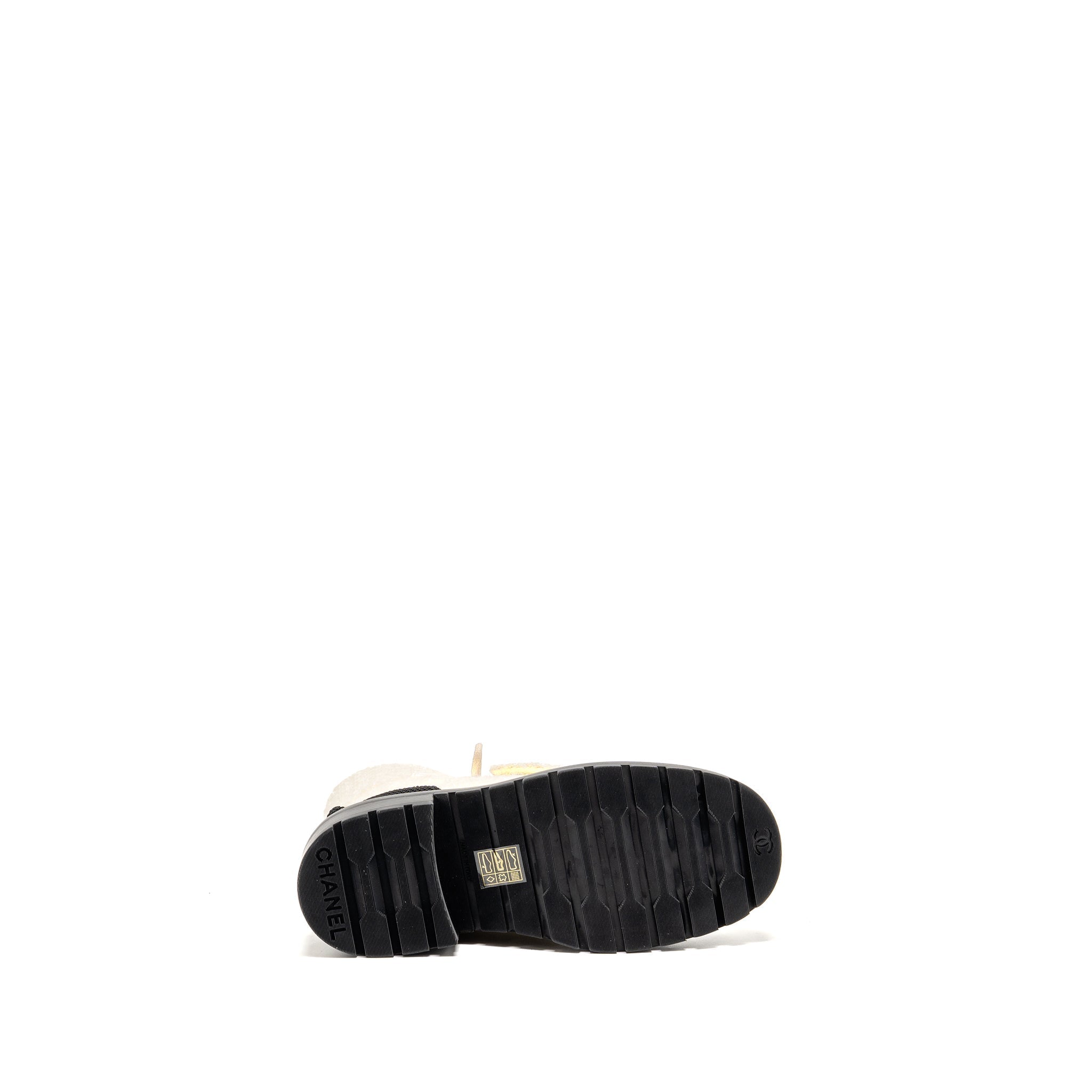 CHANEL 22K LACE-UPS WOOL TWEED/FABRIC IVORY/BLACK GHW