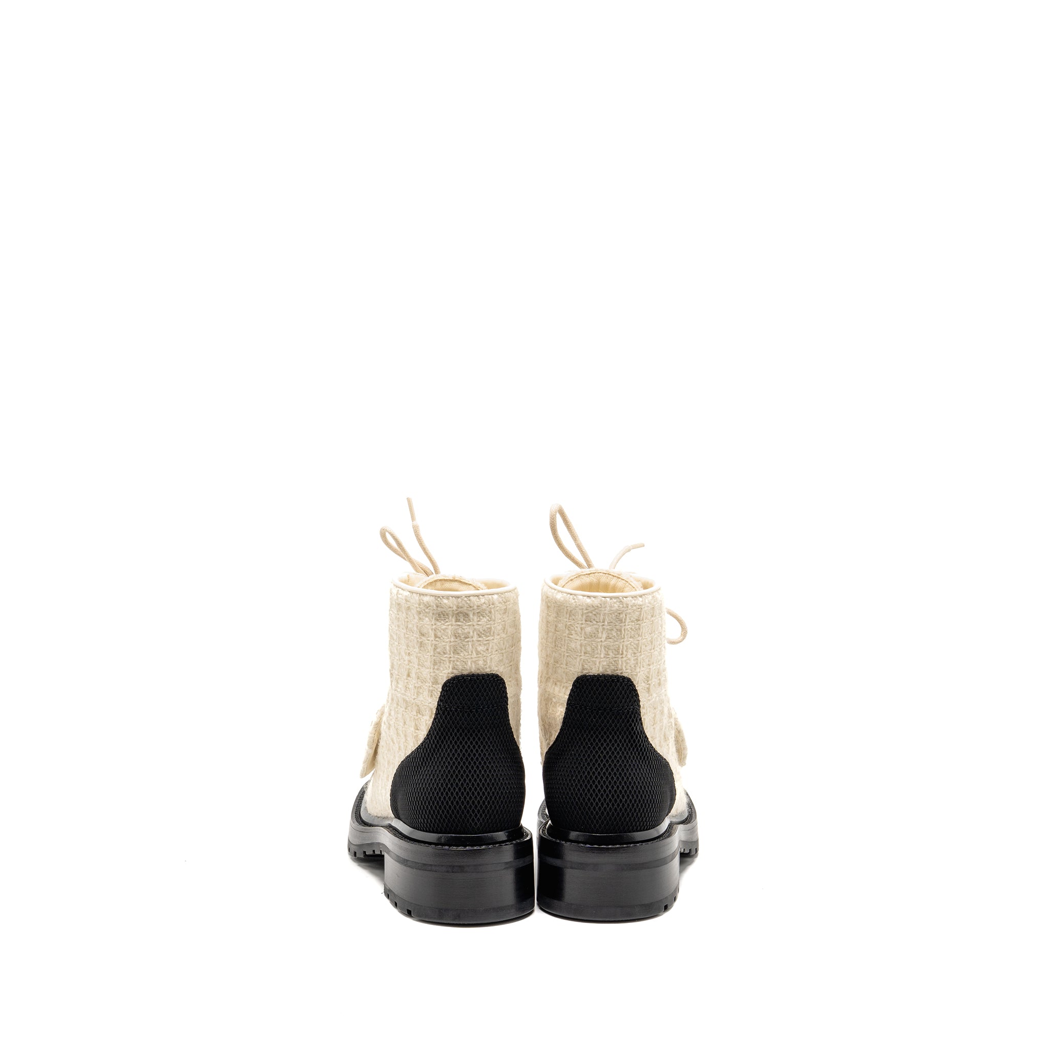 CHANEL 22K LACE-UPS WOOL TWEED/FABRIC IVORY/BLACK GHW