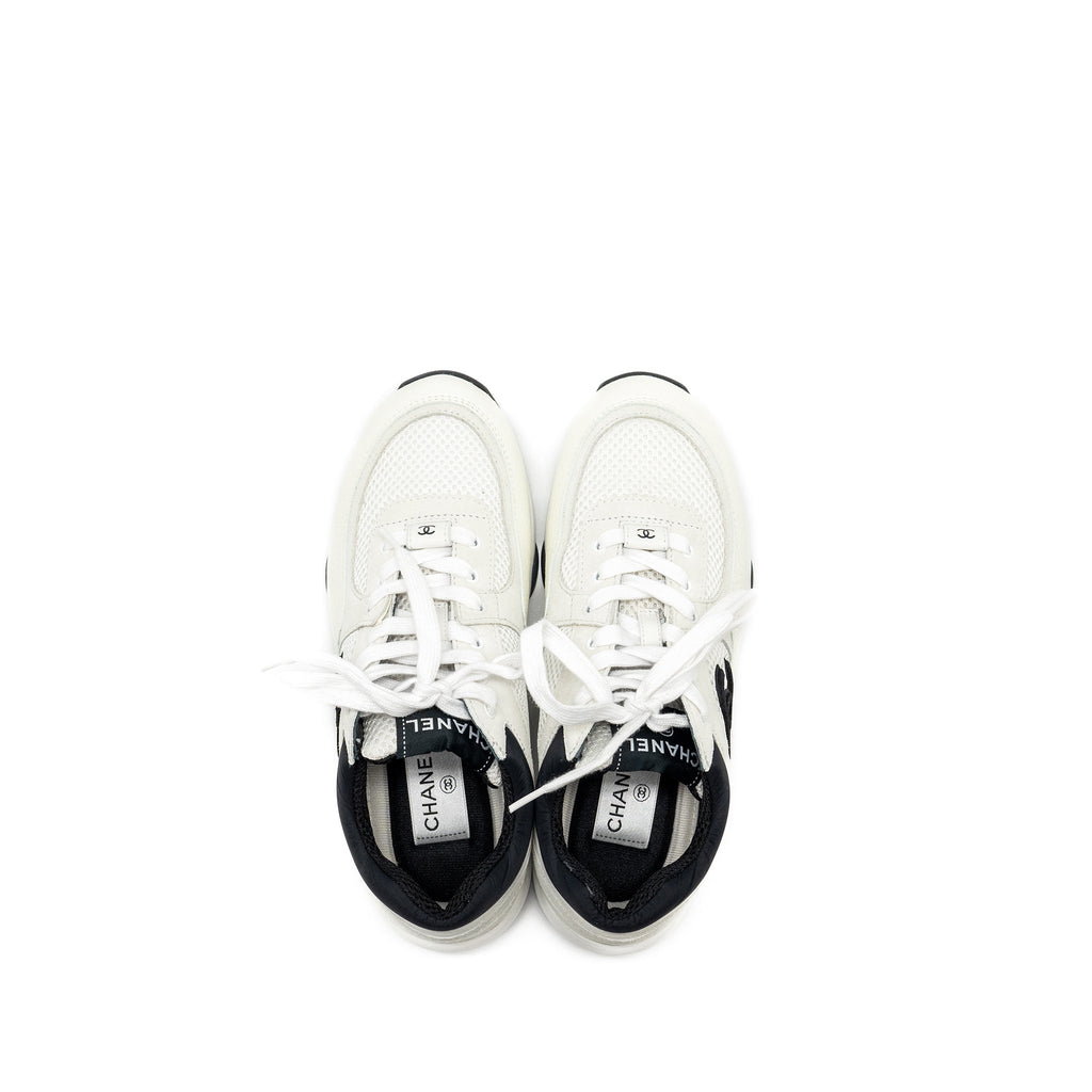 CHANEL CC LOGO SNEAKER SUEDE/CALFSKIN WHITE/BLACK