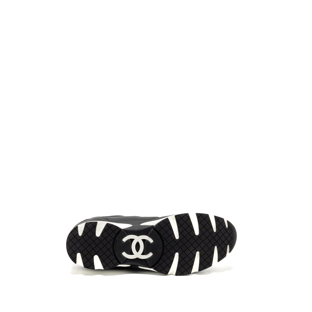 CHANEL CC LOGO SNEAKERS LEATHER BLACK / WHITE
