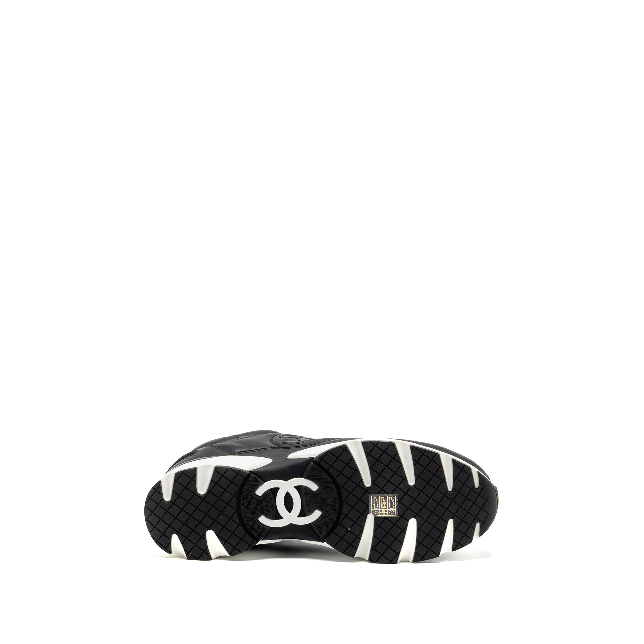 CHANEL CC LOGO SNEAKERS LEATHER BLACK / WHITE