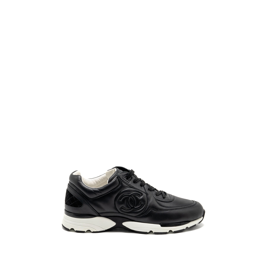 CHANEL CC LOGO SNEAKERS LEATHER BLACK / WHITE