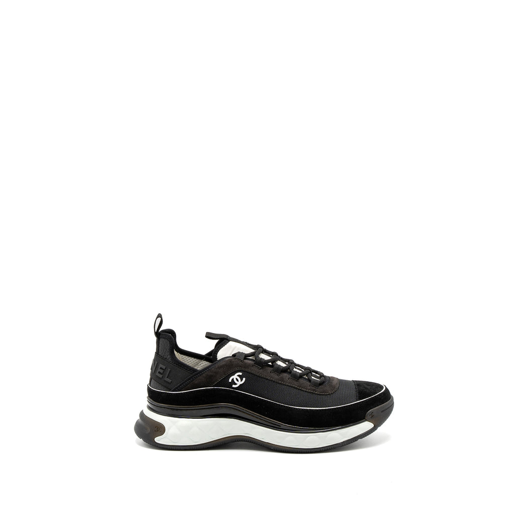 CHANEL CLASSIC SNEAKER FABRIC/SUEDE CALFSKIN BLACK/WHITE