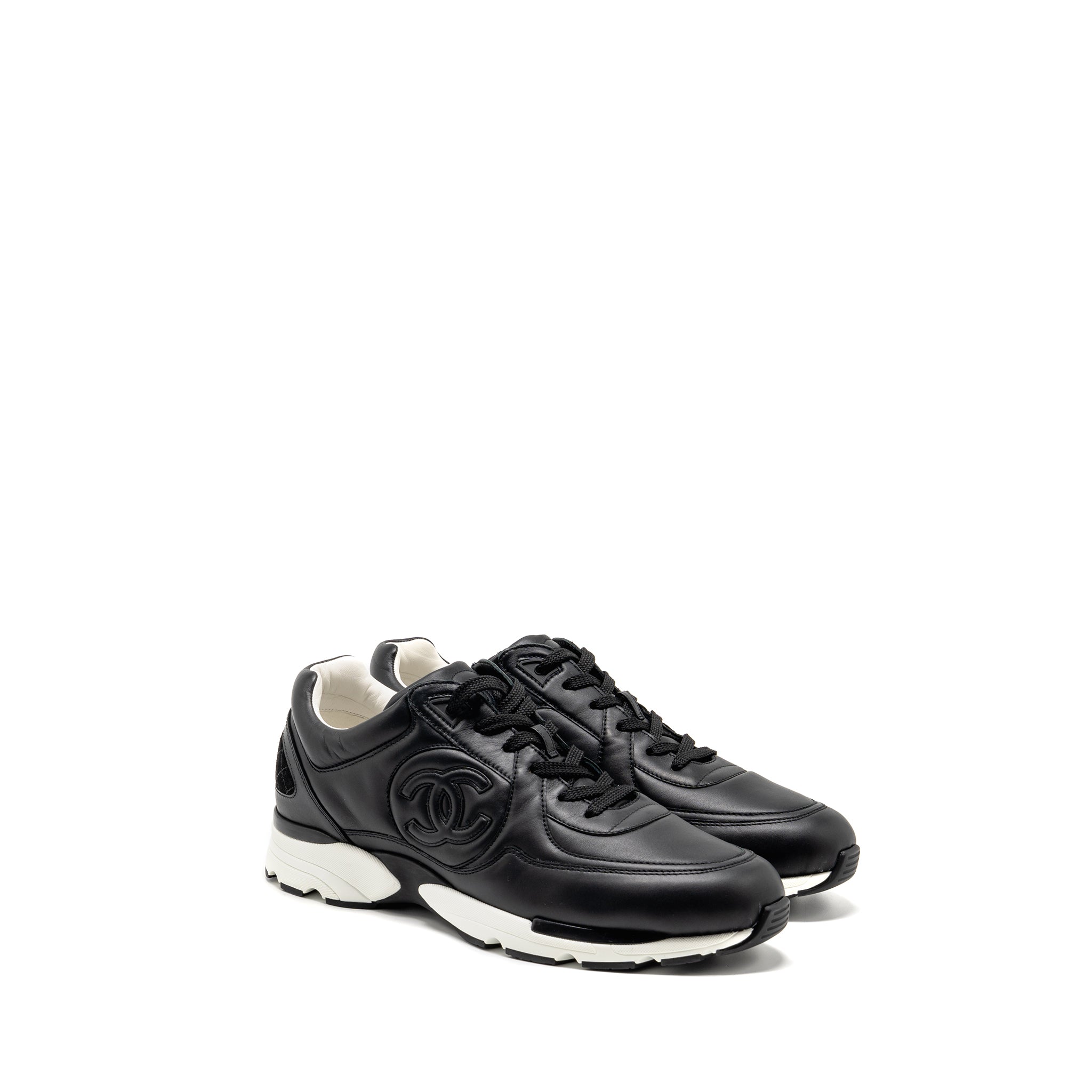 CHANEL CC LOGO SNEAKERS LEATHER BLACK / WHITE
