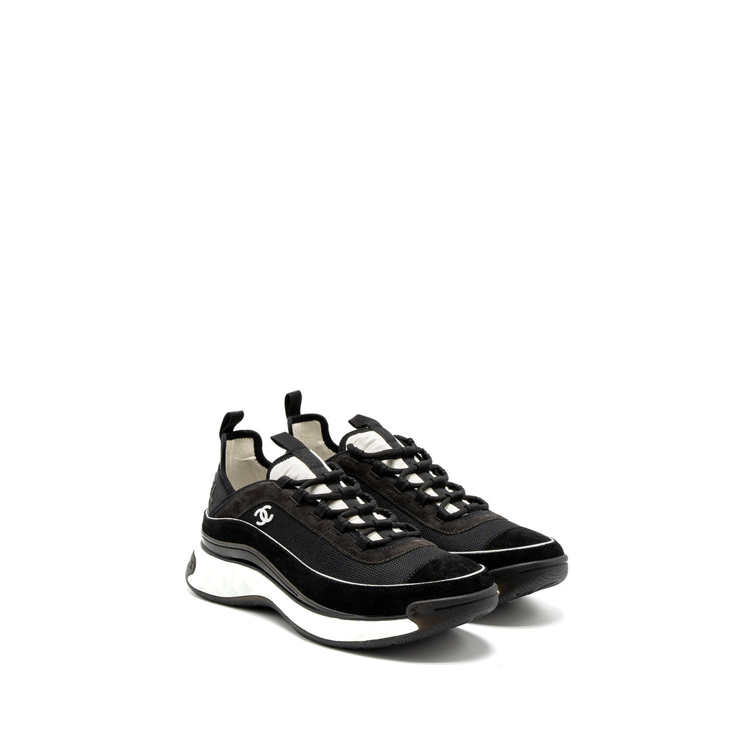 CHANEL CLASSIC SNEAKER FABRIC/SUEDE CALFSKIN BLACK/WHITE