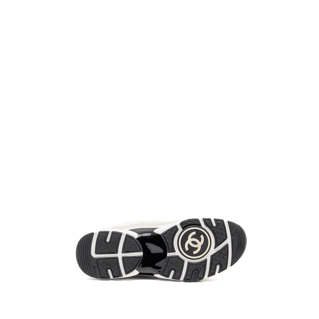 CHANEL CC LOGO SNEAKERS SUEDE LEATHER / TWEED WHITE