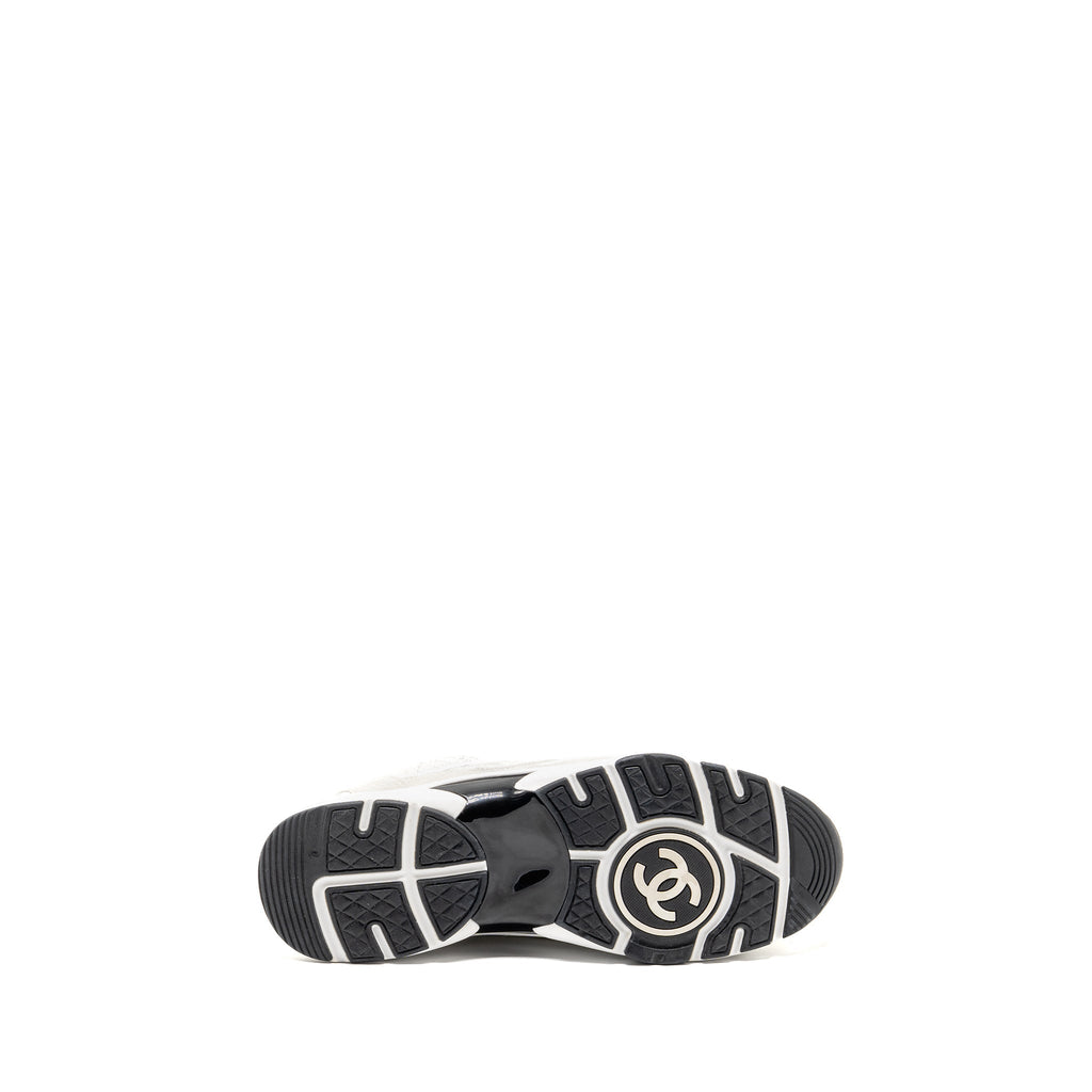 CHANEL CC LOGO SNEAKERS SUEDE LEATHER / TWEED WHITE
