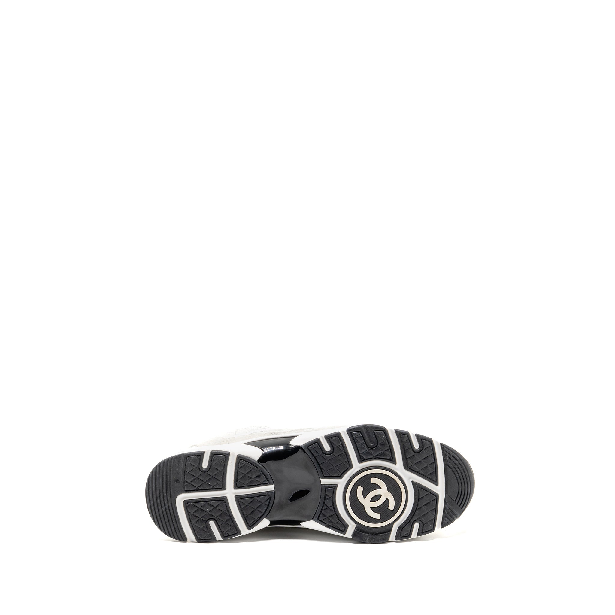CHANEL CC LOGO SNEAKERS SUEDE LEATHER / TWEED WHITE