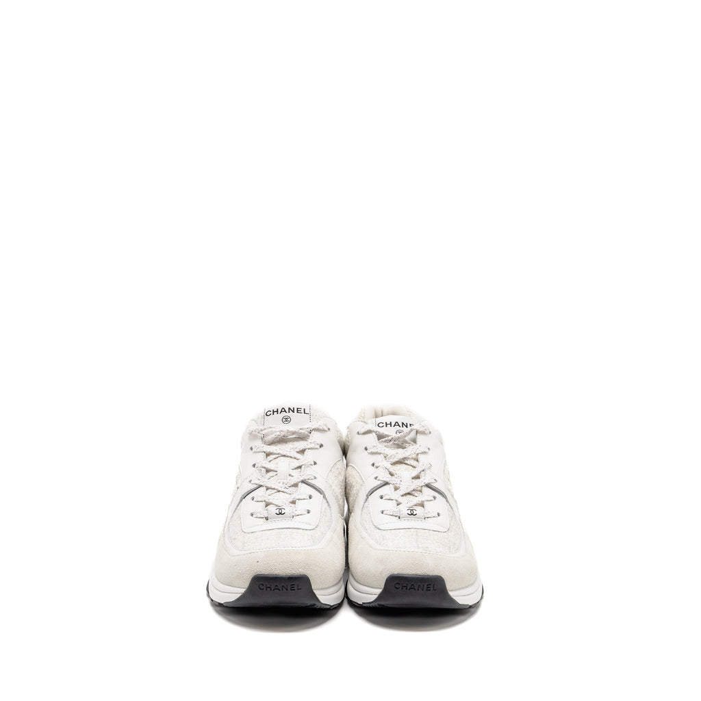 CHANEL CC LOGO SNEAKERS SUEDE LEATHER / TWEED WHITE
