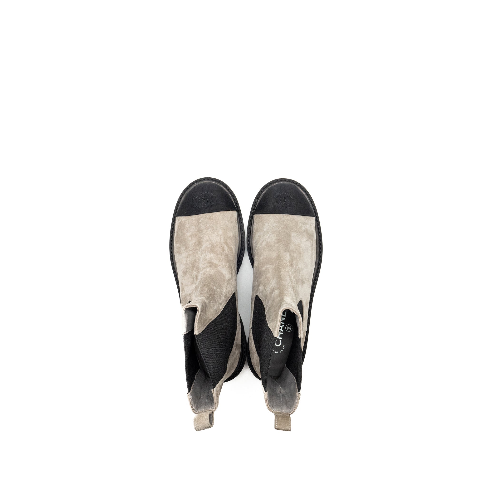 CHANEL 22K ANKLE BOOTS SUEDE CALFSKIN/GROSGRAIN LIGHT GREY/BLACK