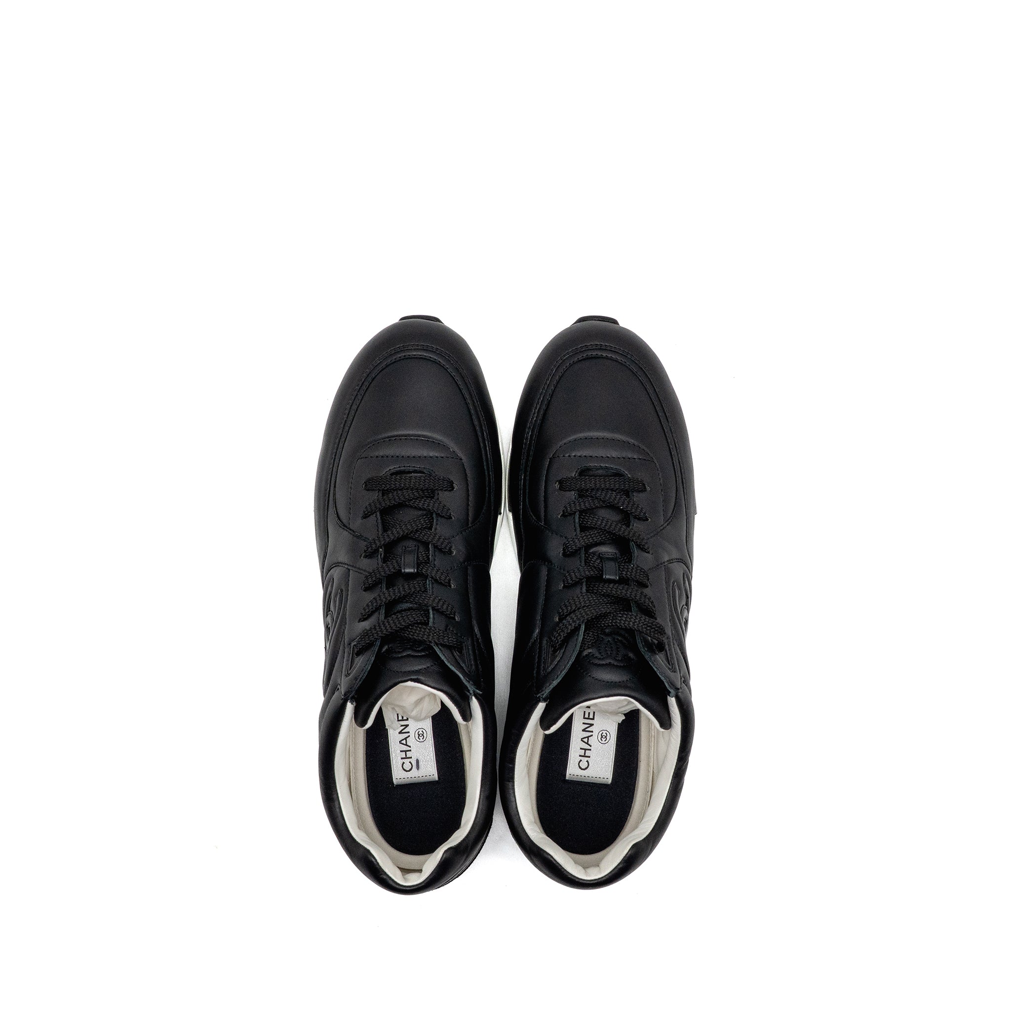 CHANEL CC LOGO SNEAKERS LEATHER BLACK / WHITE