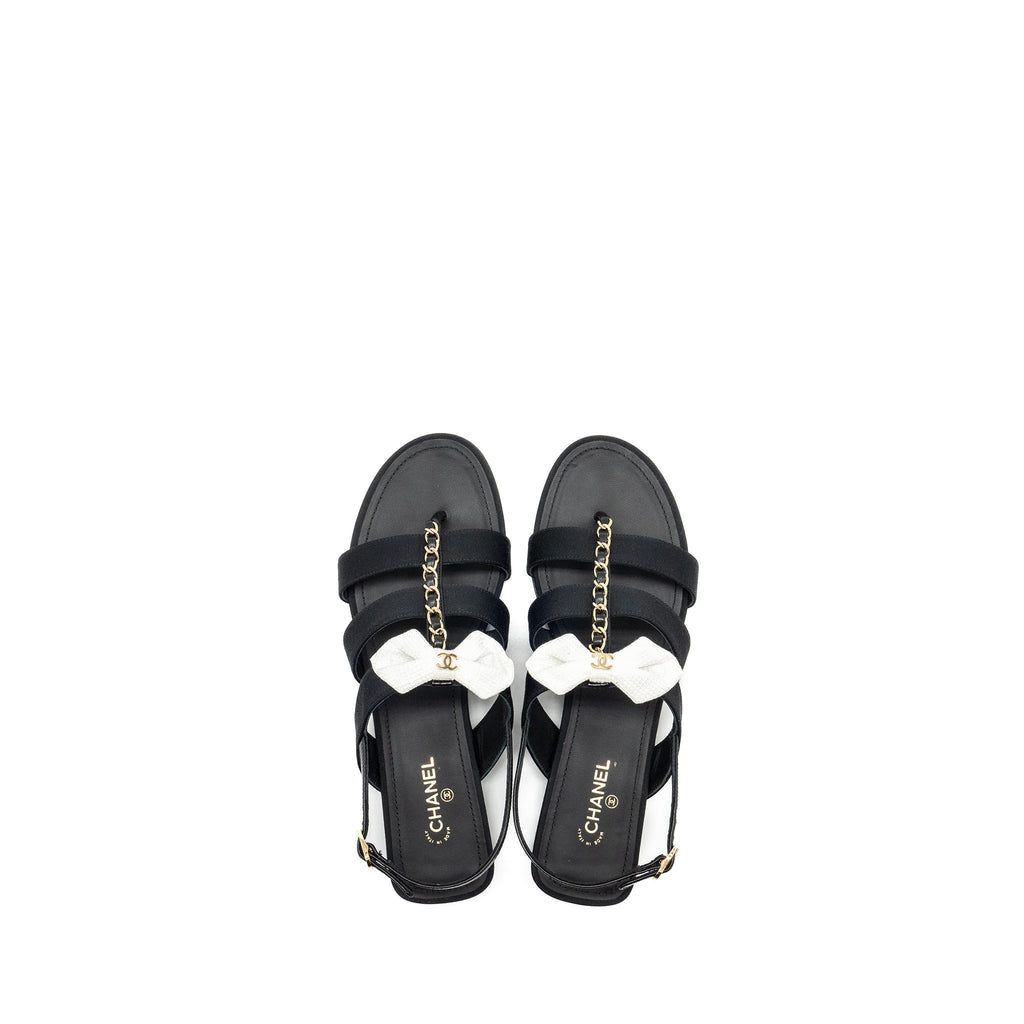 CHANEL 21K GROSGRAIN CHAIN CC LOGO WITH WHITE BOW SANDALS BLACK LGHW