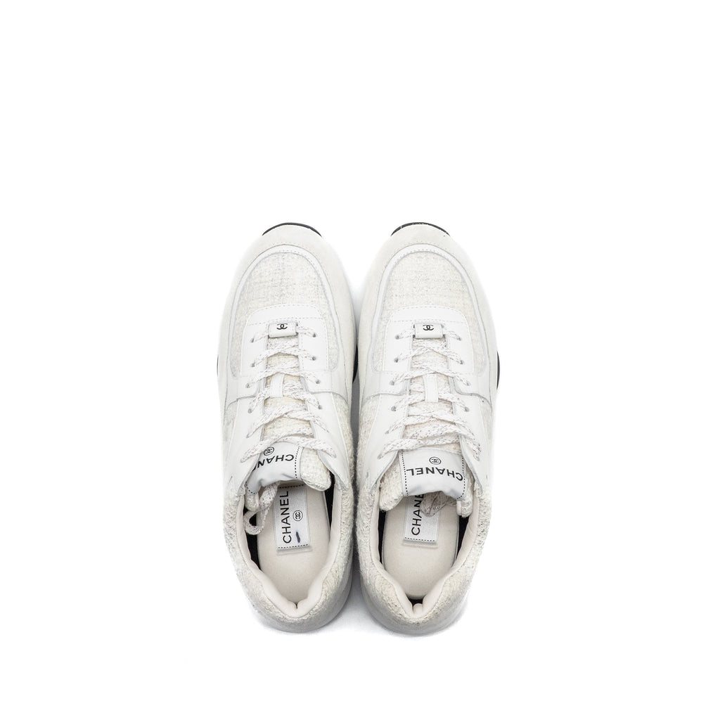 CHANEL CC LOGO SNEAKERS SUEDE LEATHER / TWEED WHITE