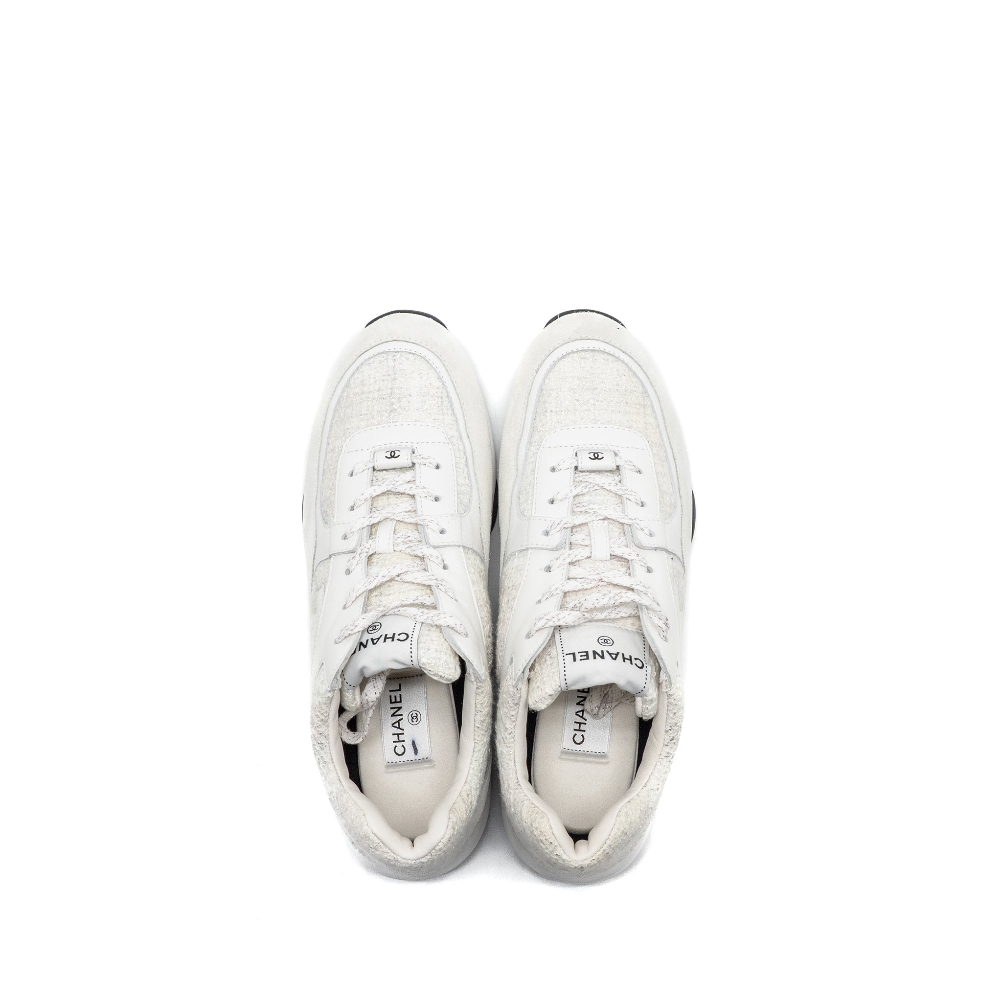 CHANEL CC LOGO SNEAKERS SUEDE LEATHER / TWEED WHITE