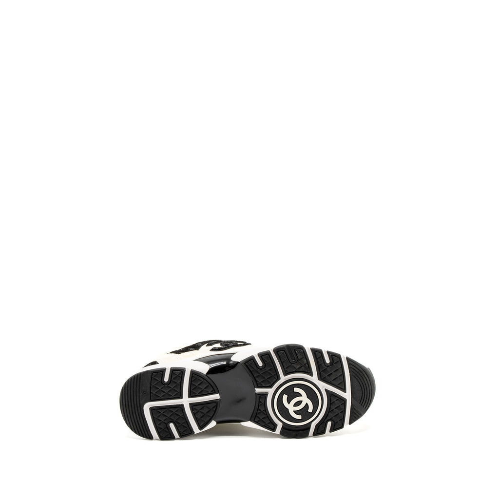 CHANEL 22A TRAINERS PRINTED SUEDE/CALFSKIN BLACK/WHITE