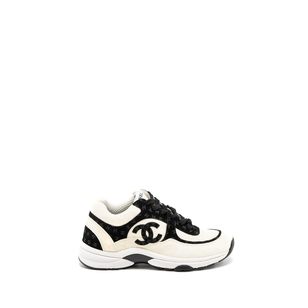 CHANEL 22A TRAINERS PRINTED SUEDE/CALFSKIN BLACK/WHITE