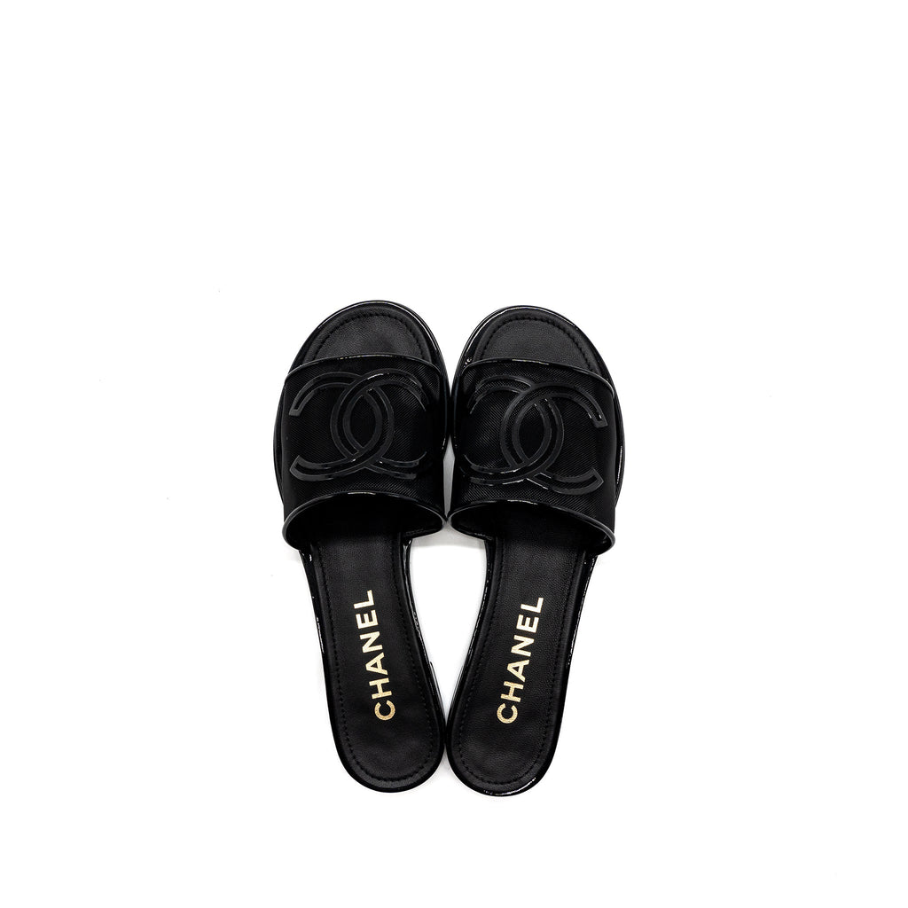 CHANEL CC LOGO SANDALS BLACK