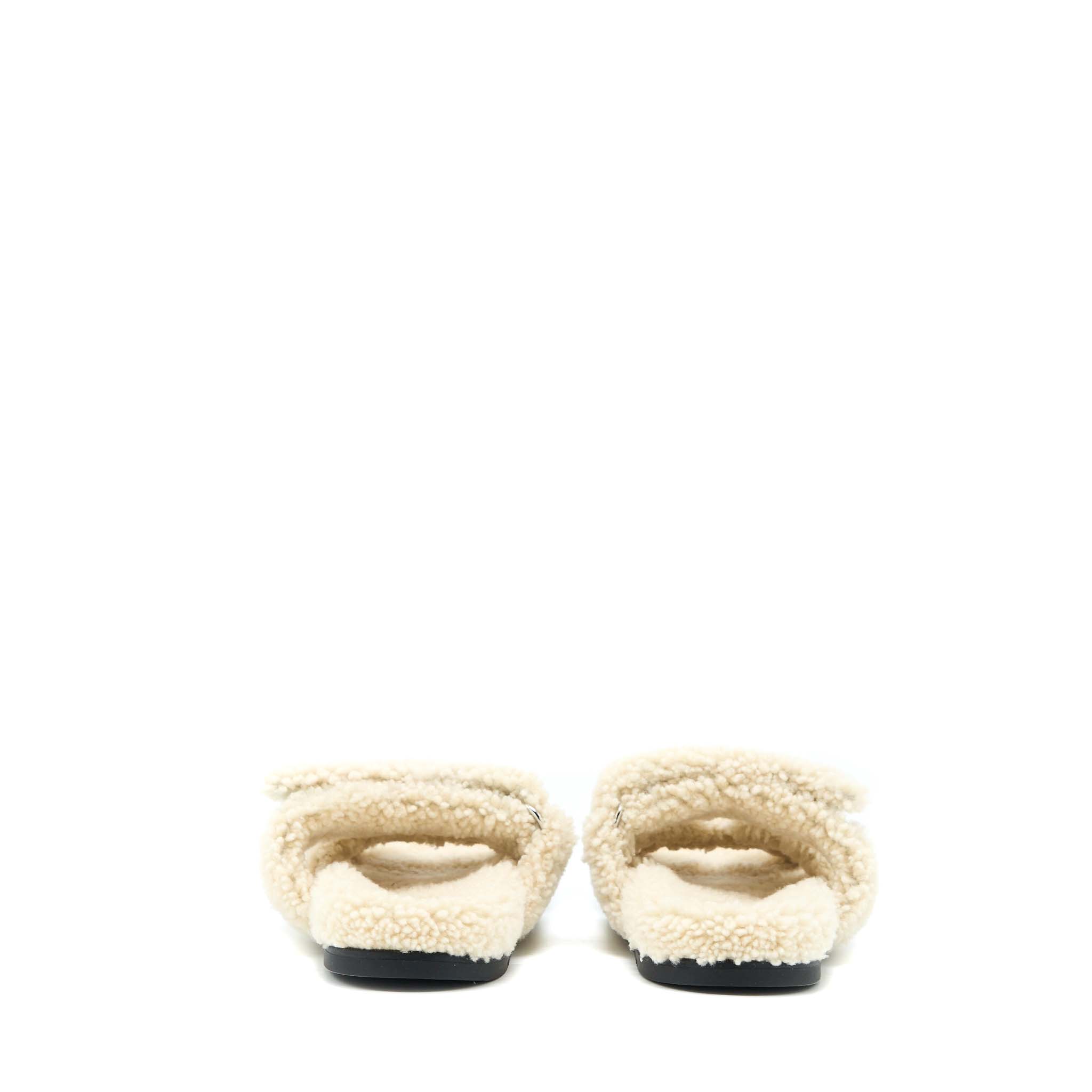 HERMES CHYPRE SANDAL LAINEE ECRU