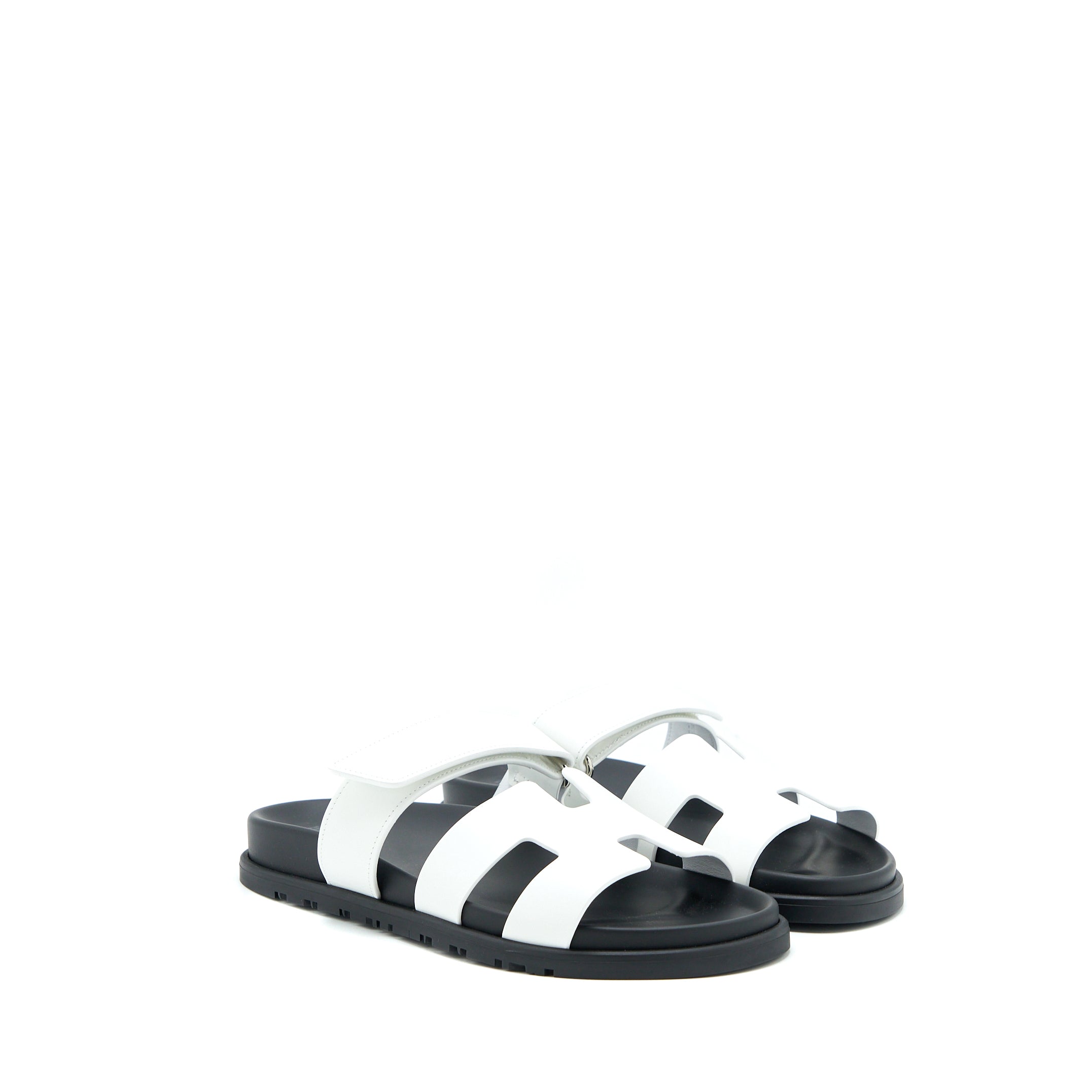 HERMES CHYPRE SANDAL SUEDE WHITE/BLACK SHW
