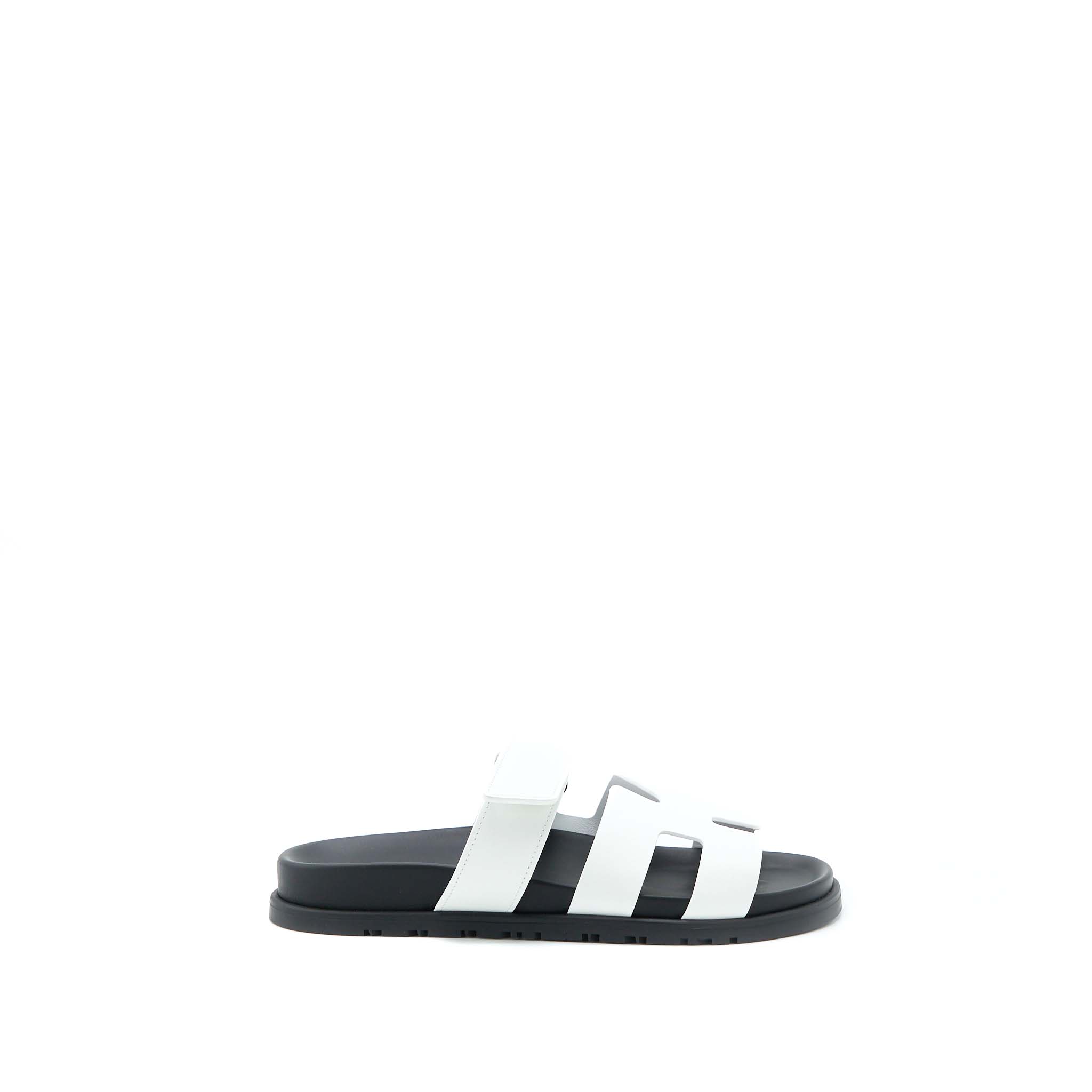 HERMES CHYPRE SANDAL SUEDE WHITE/BLACK SHW