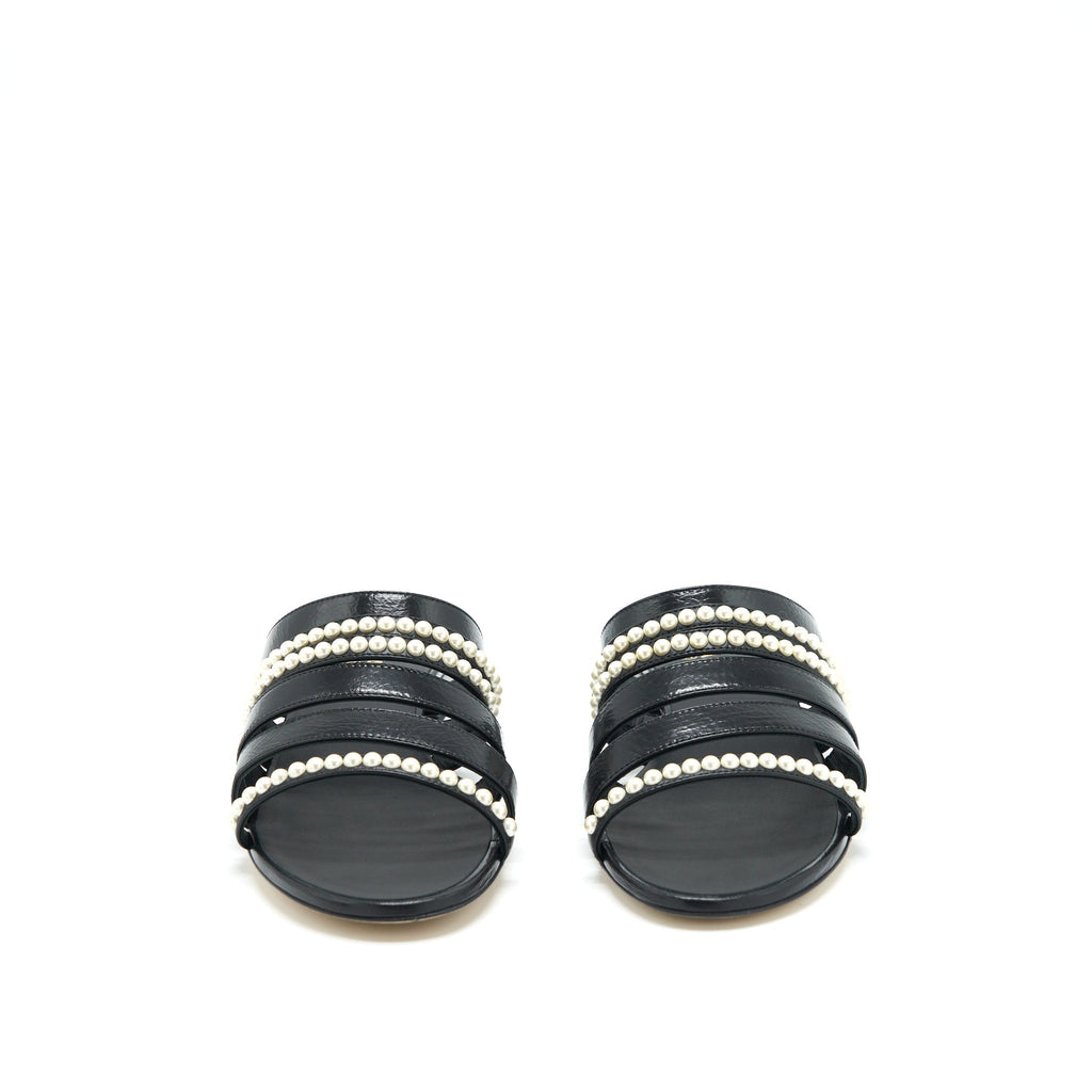 CHANEL LEATHER AND PEARL SANDAL BLACK