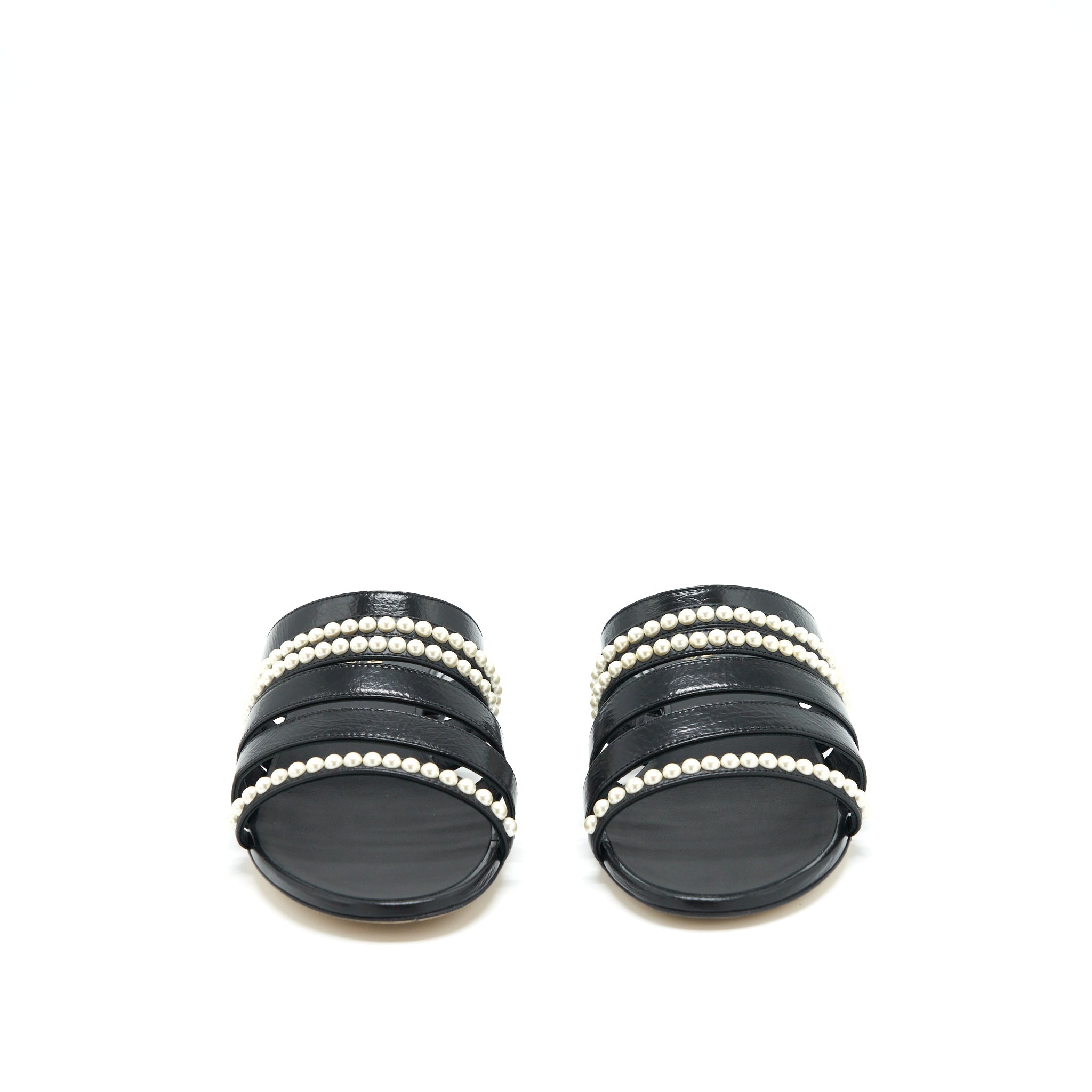 CHANEL LEATHER AND PEARL SANDAL BLACK