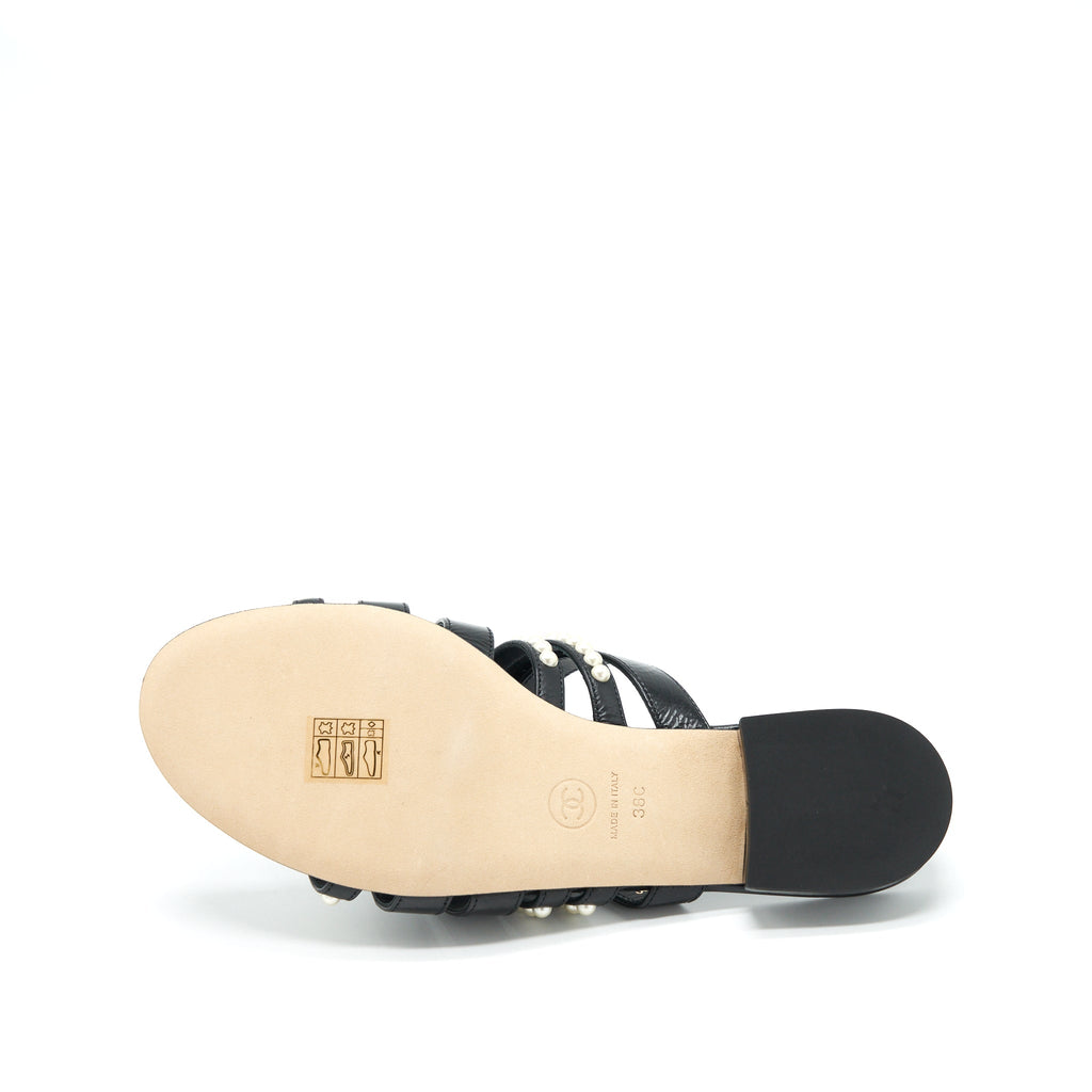 CHANEL LEATHER AND PEARL SANDAL BLACK