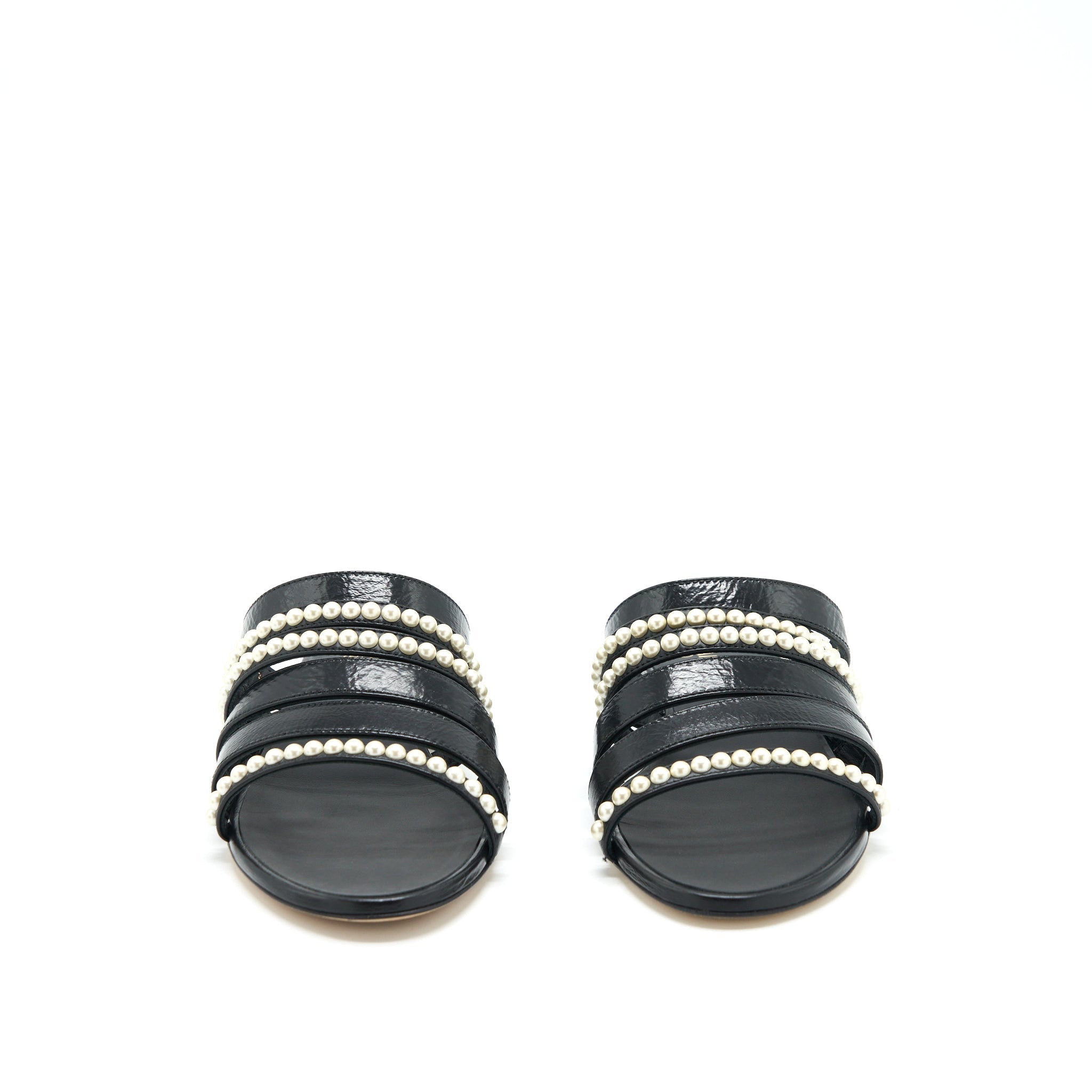 CHANEL LEATHER AND PEARL SANDAL BLACK