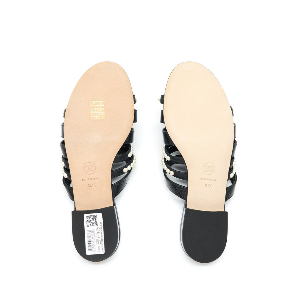CHANEL LEATHER AND PEARL SANDAL BLACK