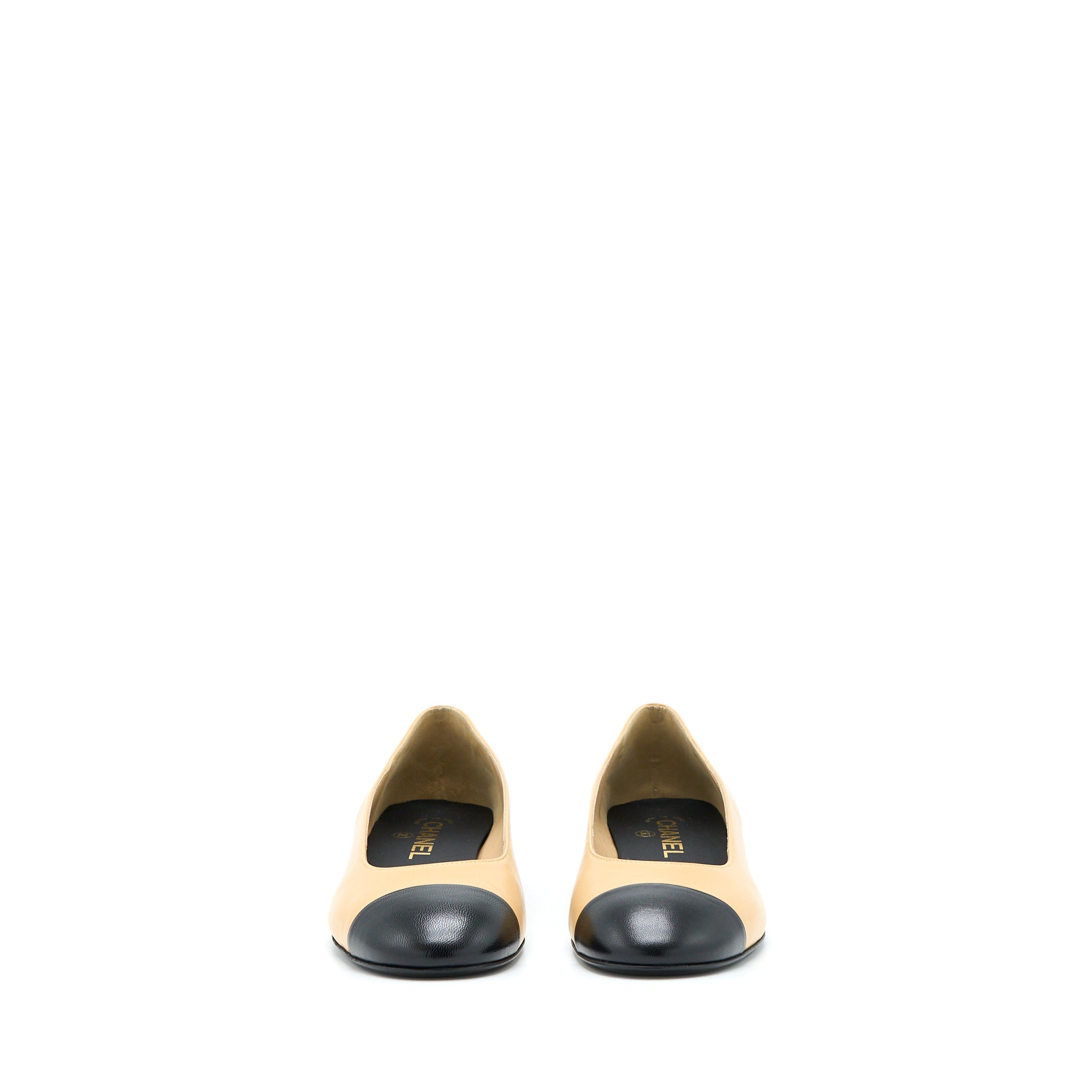 CHANEL CC LOGO WITH PEARL FLATS BEIGE / BLACK