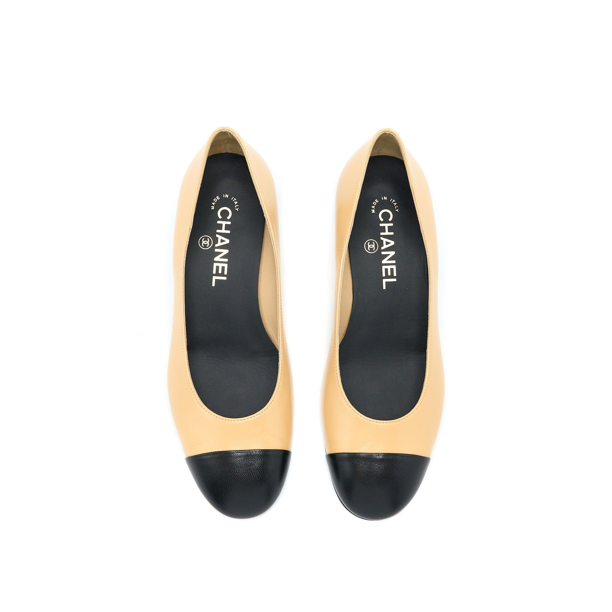CHANEL CC LOGO WITH PEARL FLATS BEIGE / BLACK