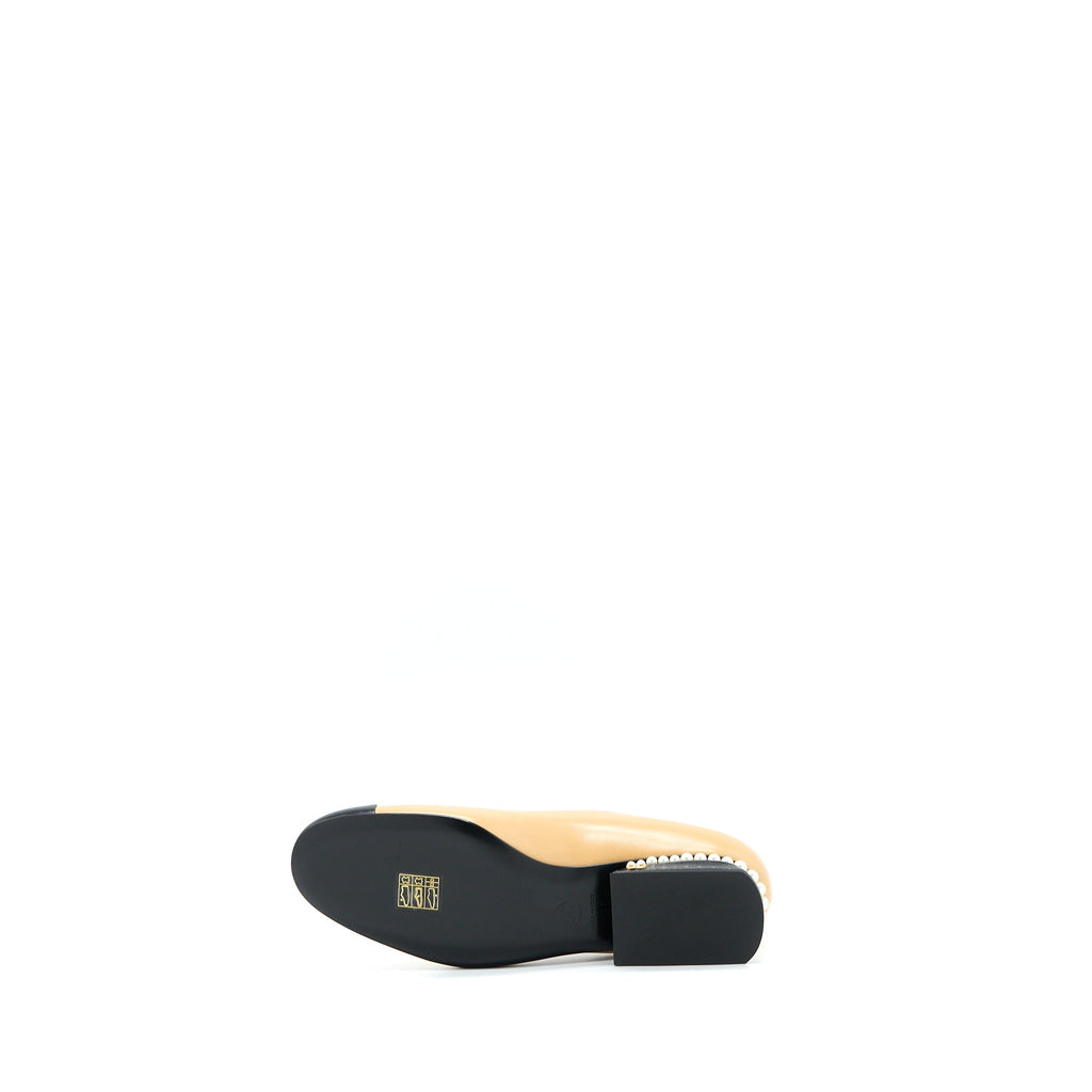 CHANEL CC LOGO WITH PEARL FLATS BEIGE / BLACK