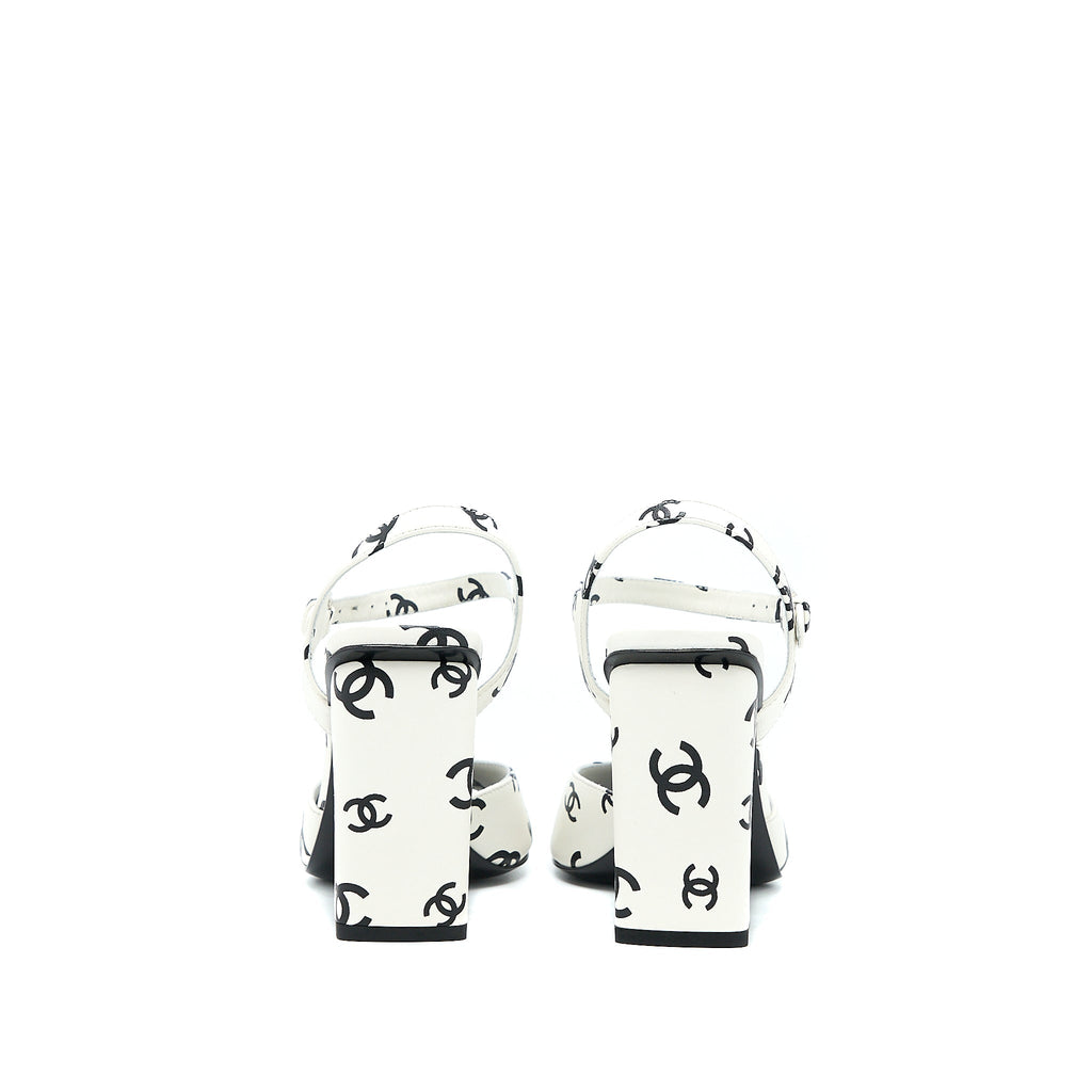 CHANEL CC LOGO LEATHER SANDAL BLACK/WHITE SHW