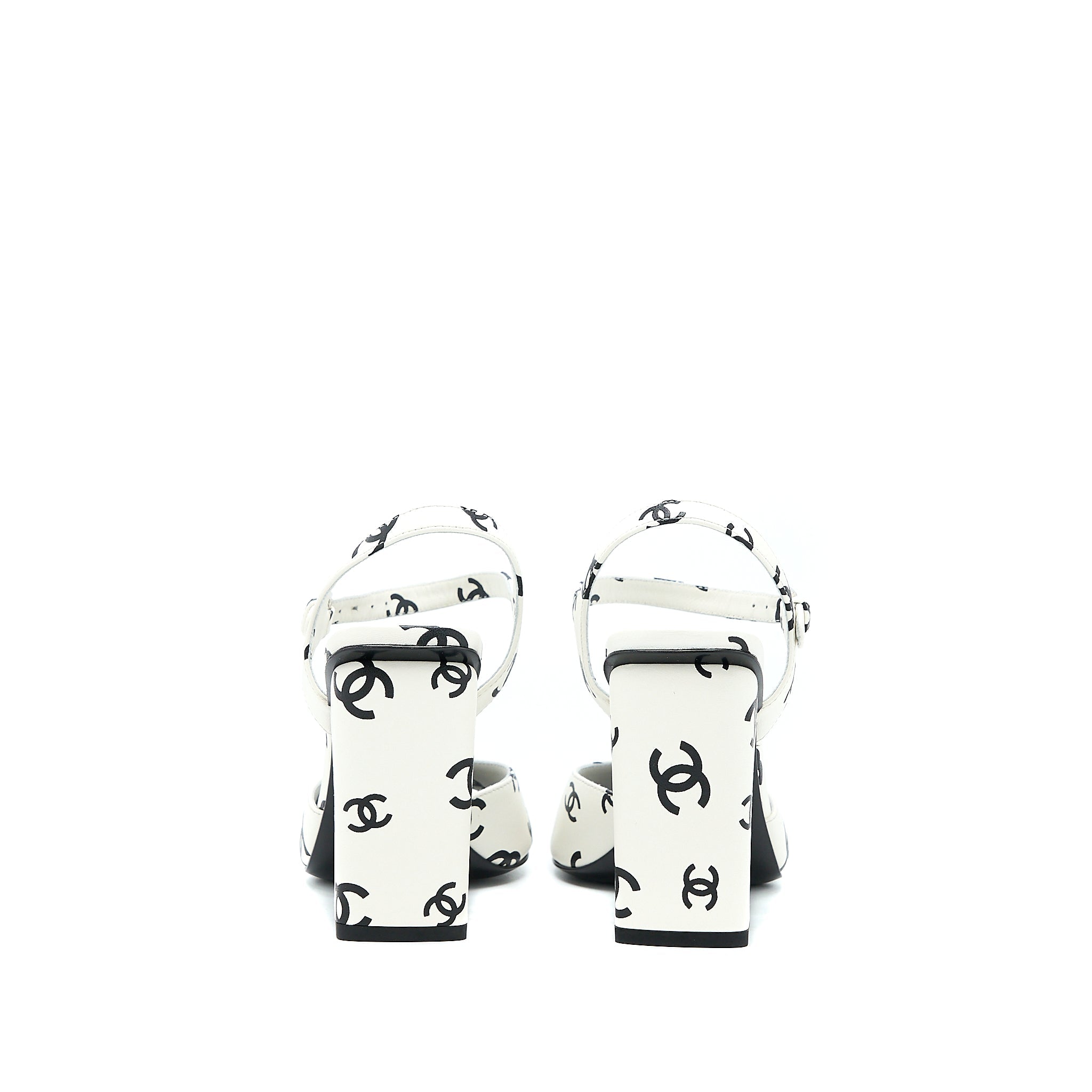 CHANEL CC LOGO LEATHER SANDAL BLACK/WHITE SHW
