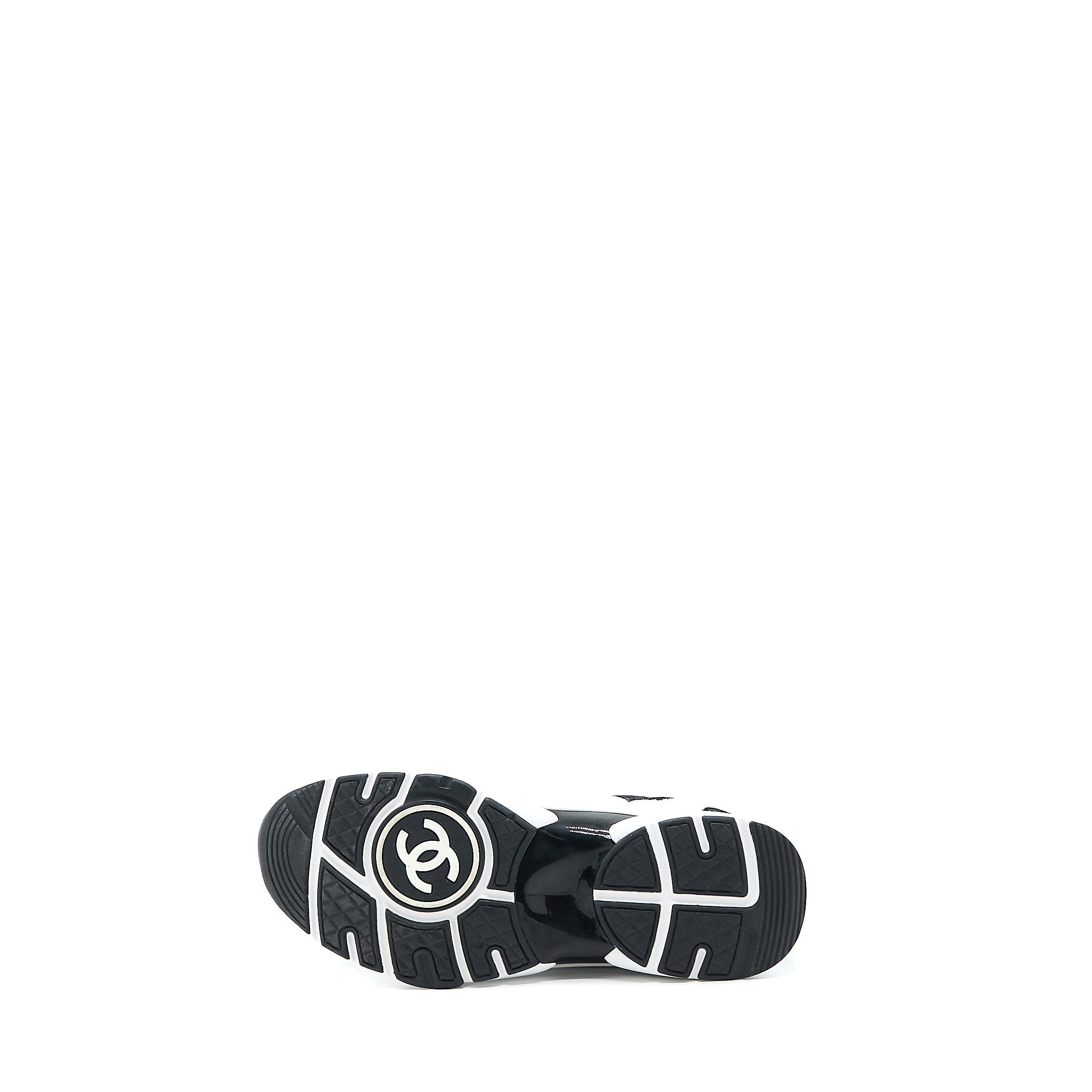 CHANEL 22A TRAINERS PRINTED SUEDE CALFSKIN BLACK/WHITE