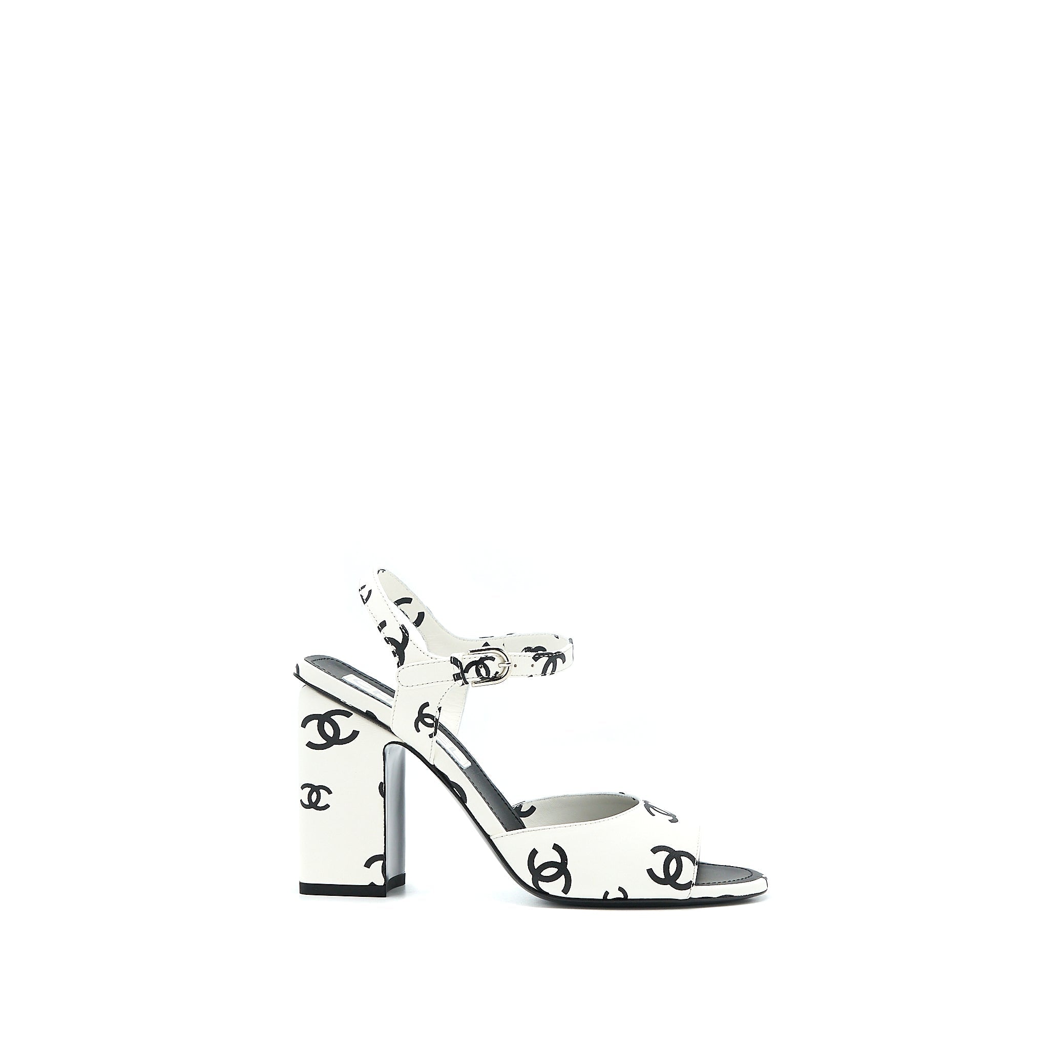 CHANEL CC LOGO LEATHER SANDAL BLACK/WHITE SHW